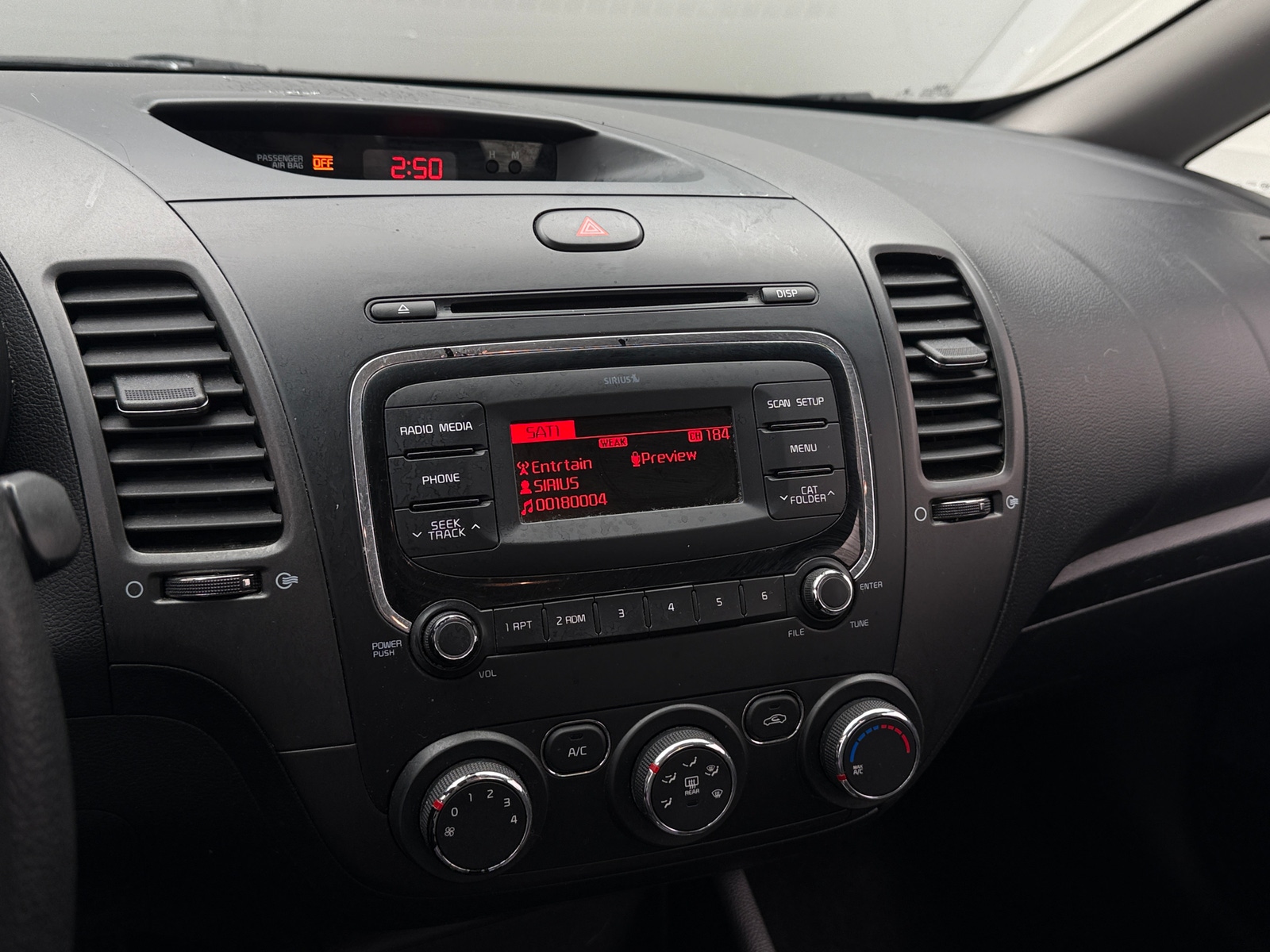 Thumbnail: 2017 Kia Forte - 4