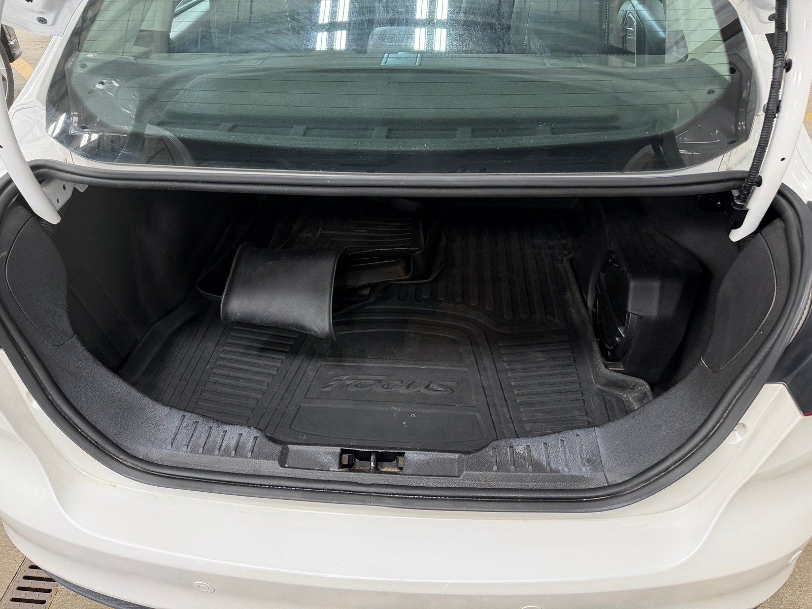Thumbnail: 2016 Ford Focus - 6