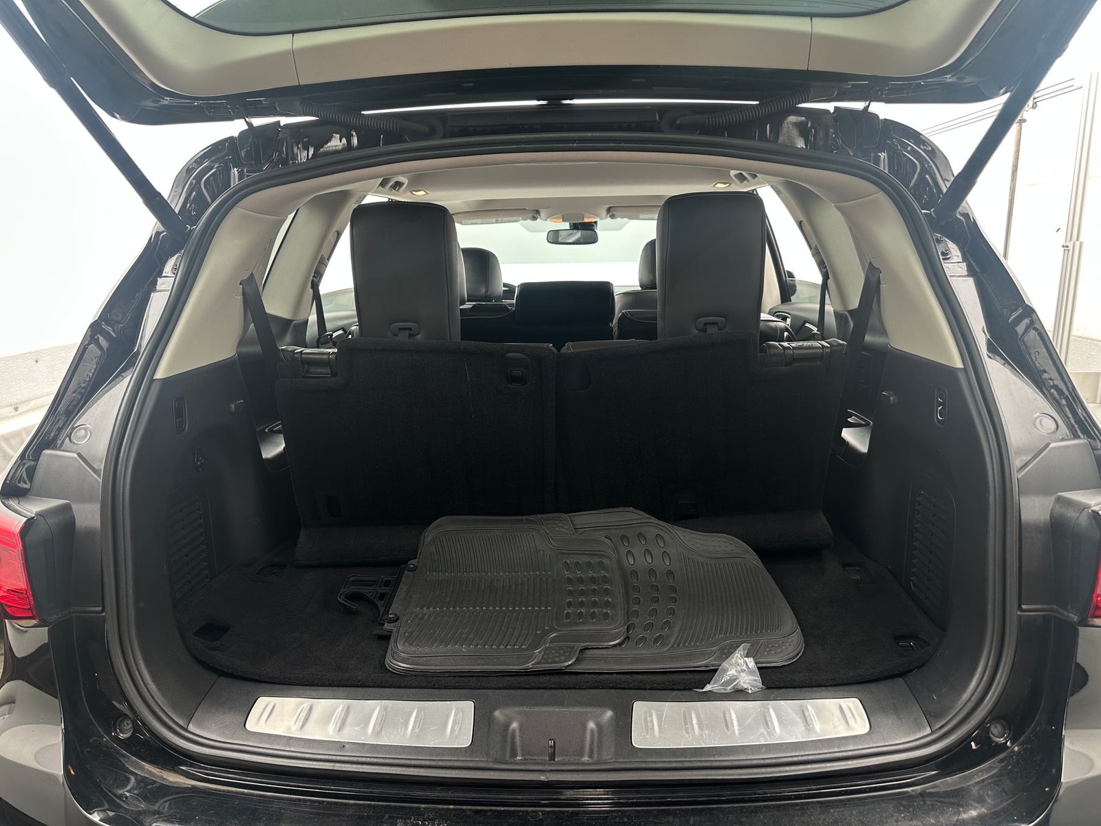 Thumbnail: 2017 INFINITI QX60 - 6