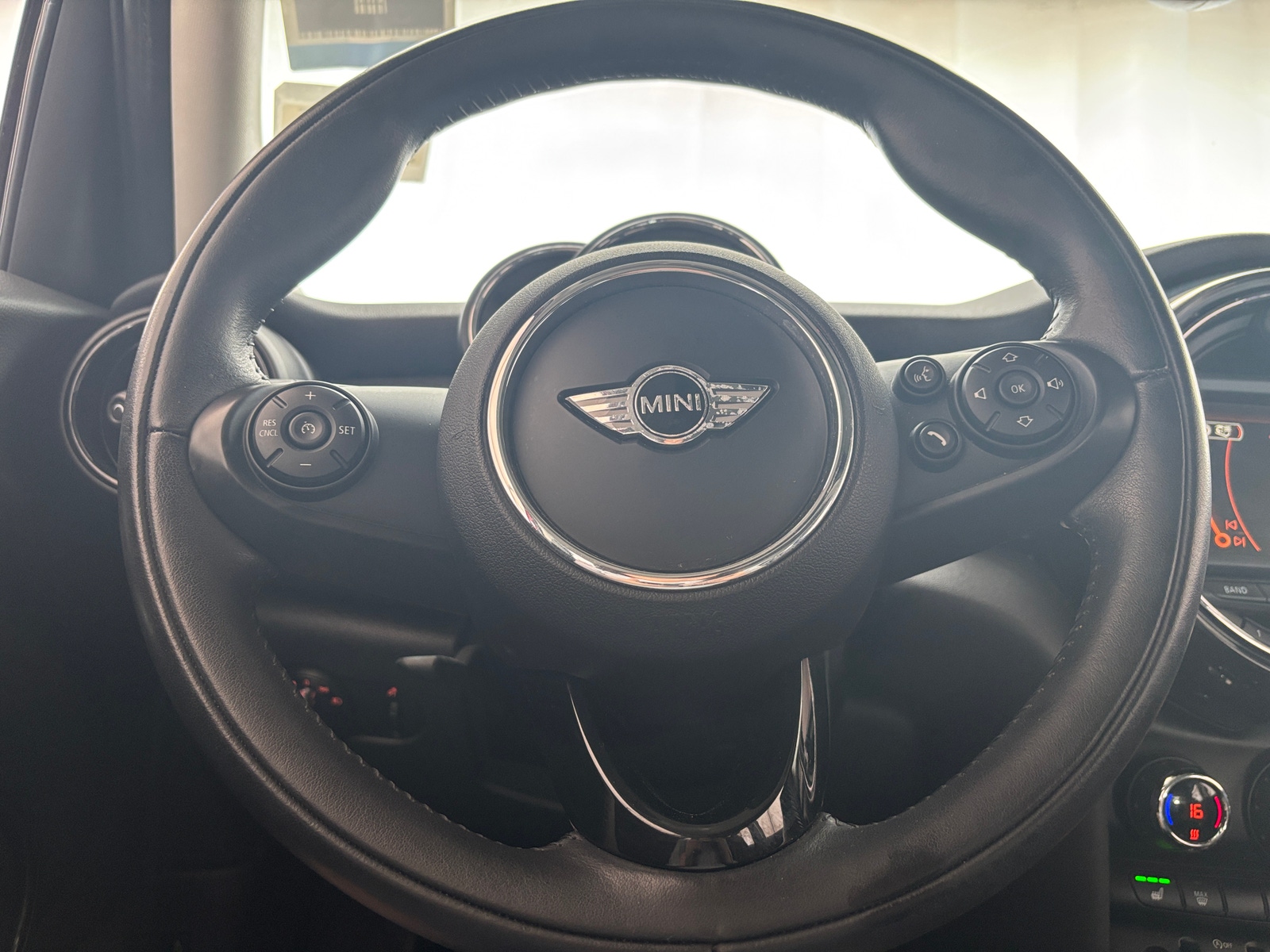 Thumbnail: 2017 MINI Cooper Hardtop - 5