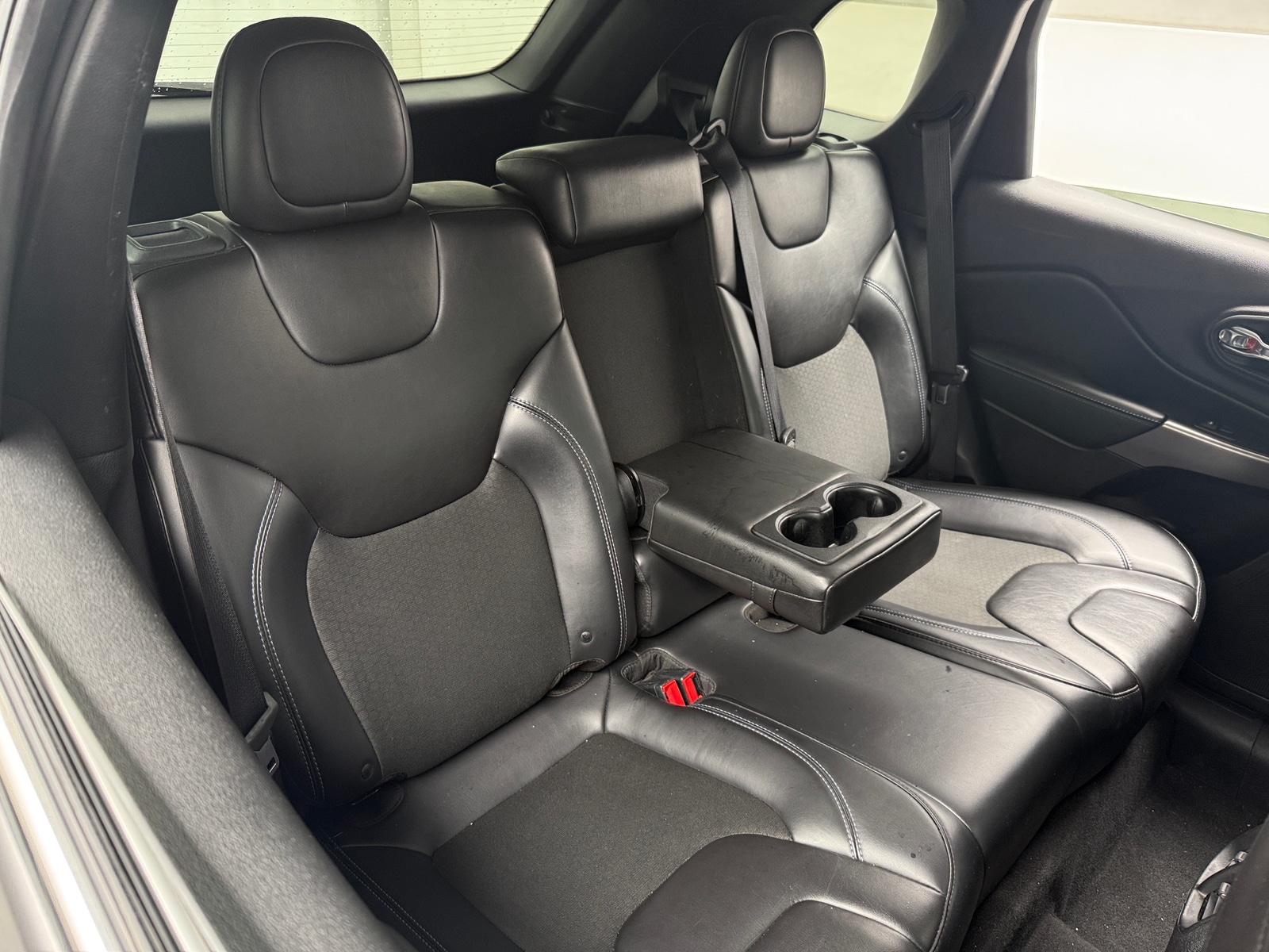 Thumbnail: 2019 Jeep Cherokee - 6