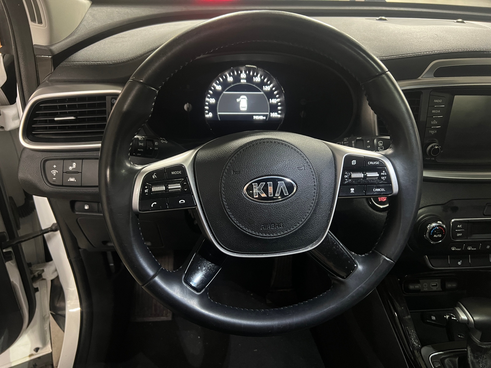 Thumbnail: 2020 Kia Sorento - 4