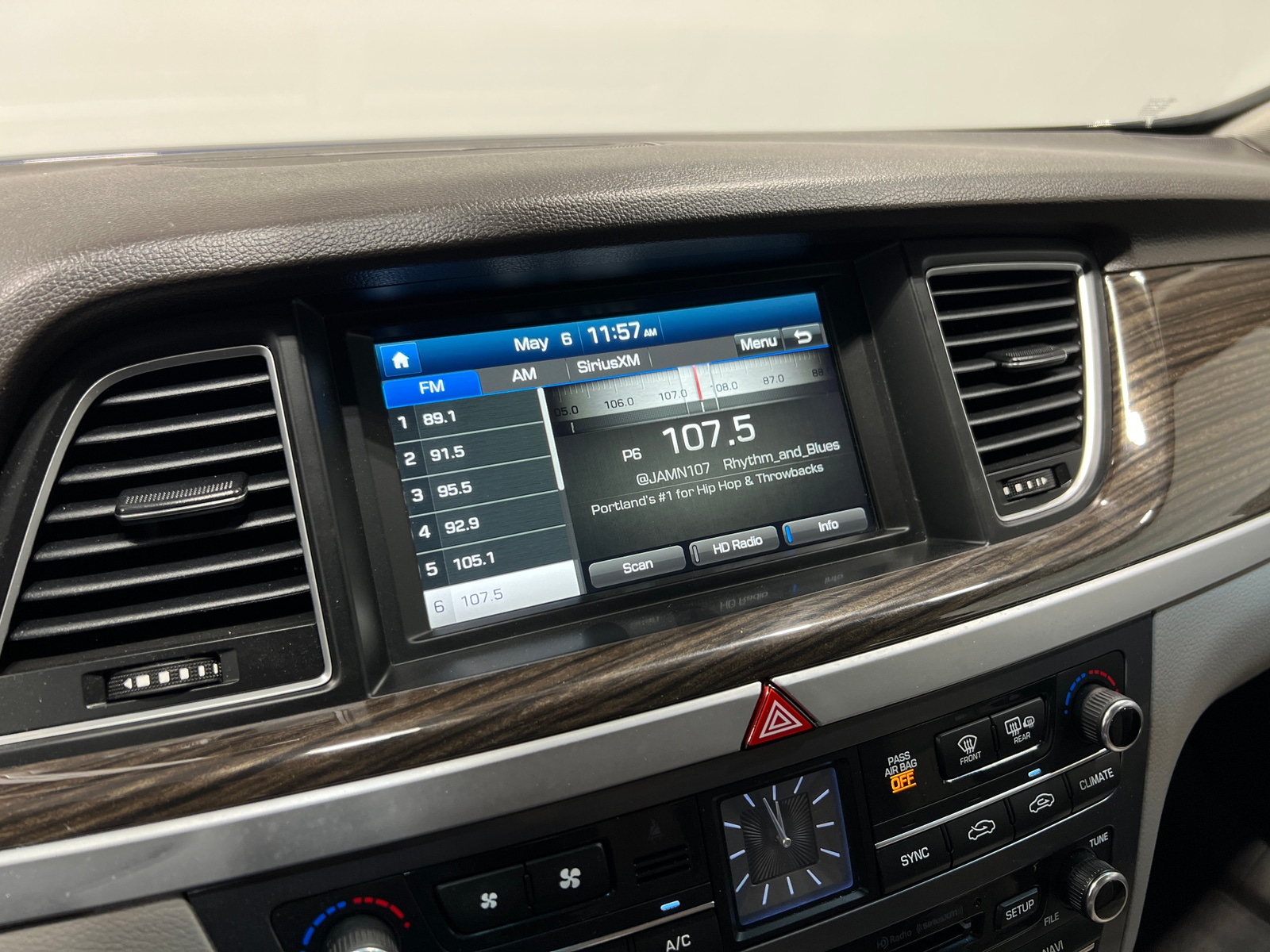 Thumbnail: 2015 Hyundai Genesis - 3