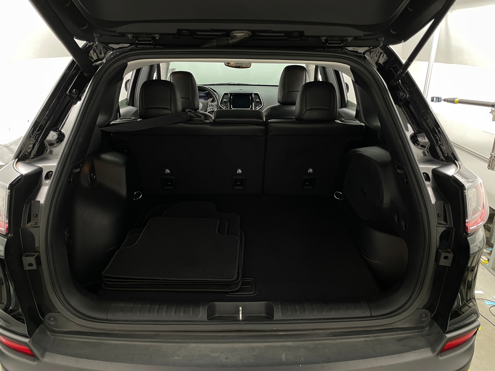 Thumbnail: 2019 Jeep Cherokee - 6