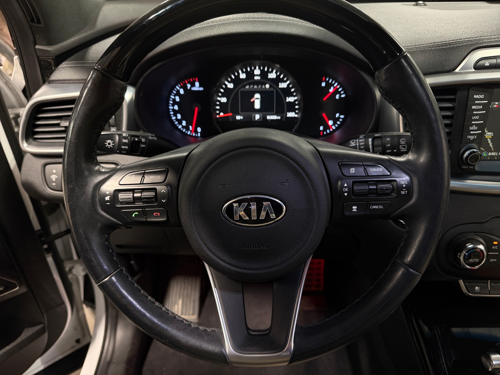 Thumbnail: 2017 Kia Sorento - 4
