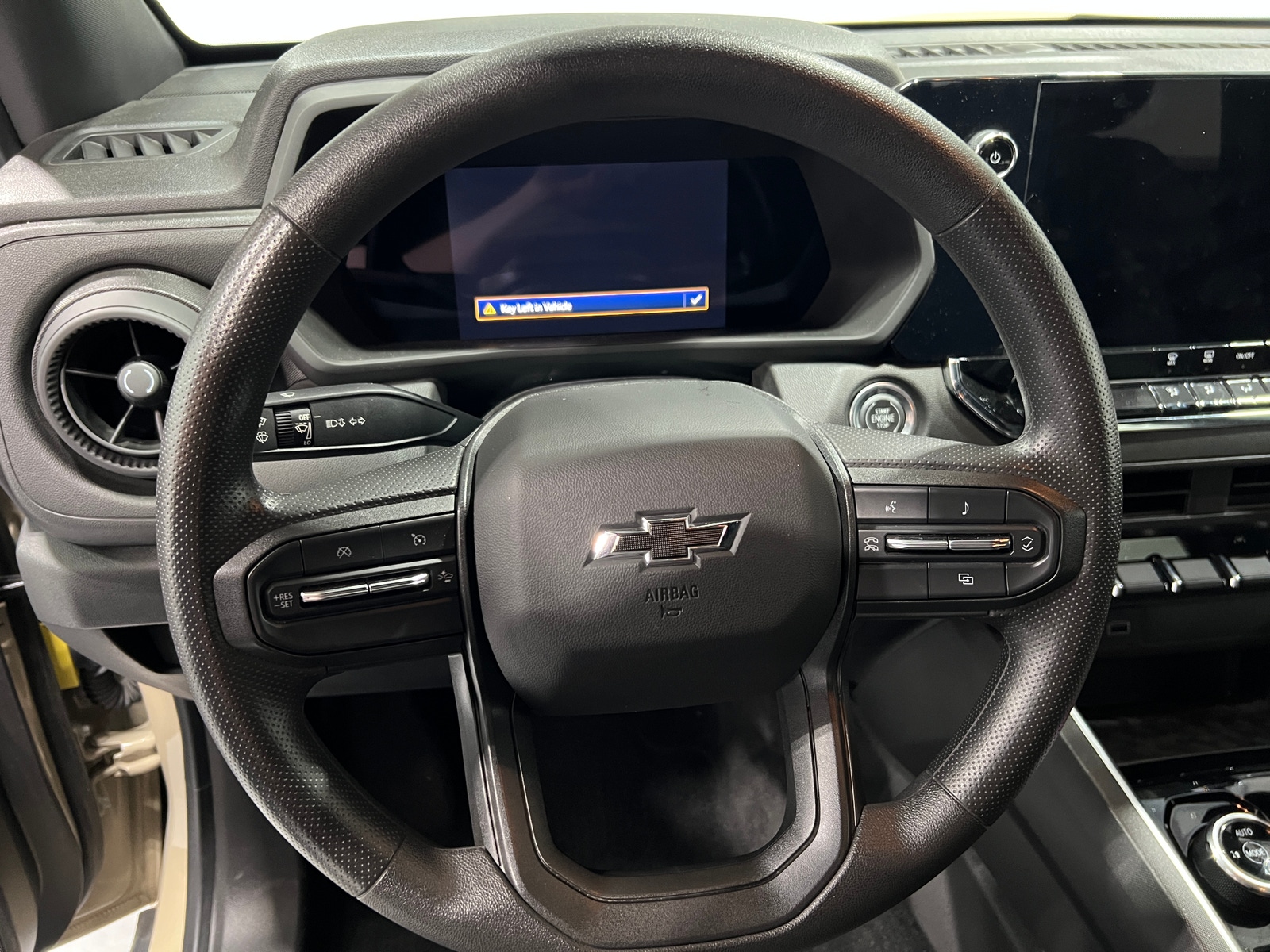 Thumbnail: 2023 Chevrolet Colorado - 5