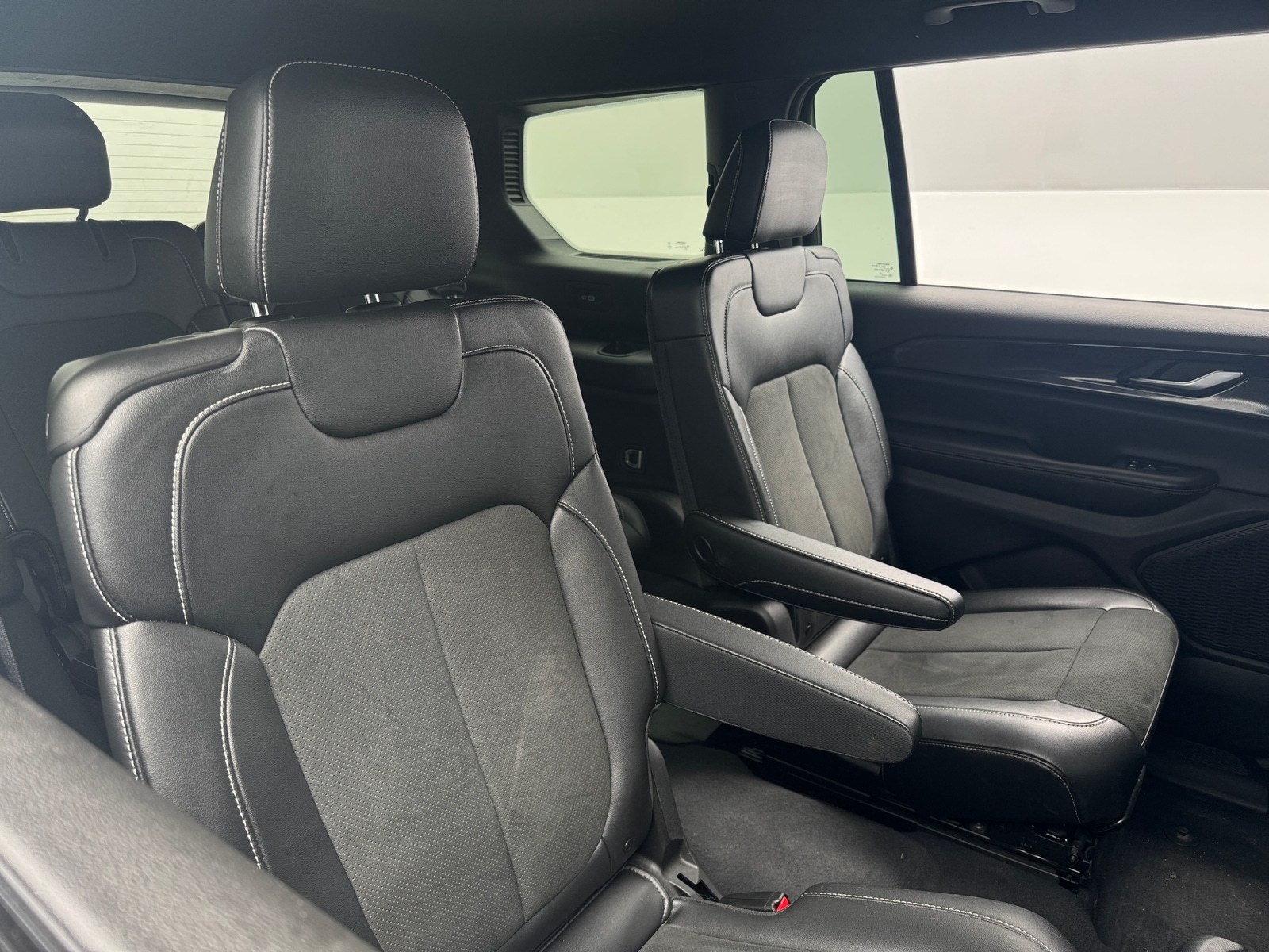 Thumbnail: 2023 Jeep Grand Cherokee L - 5