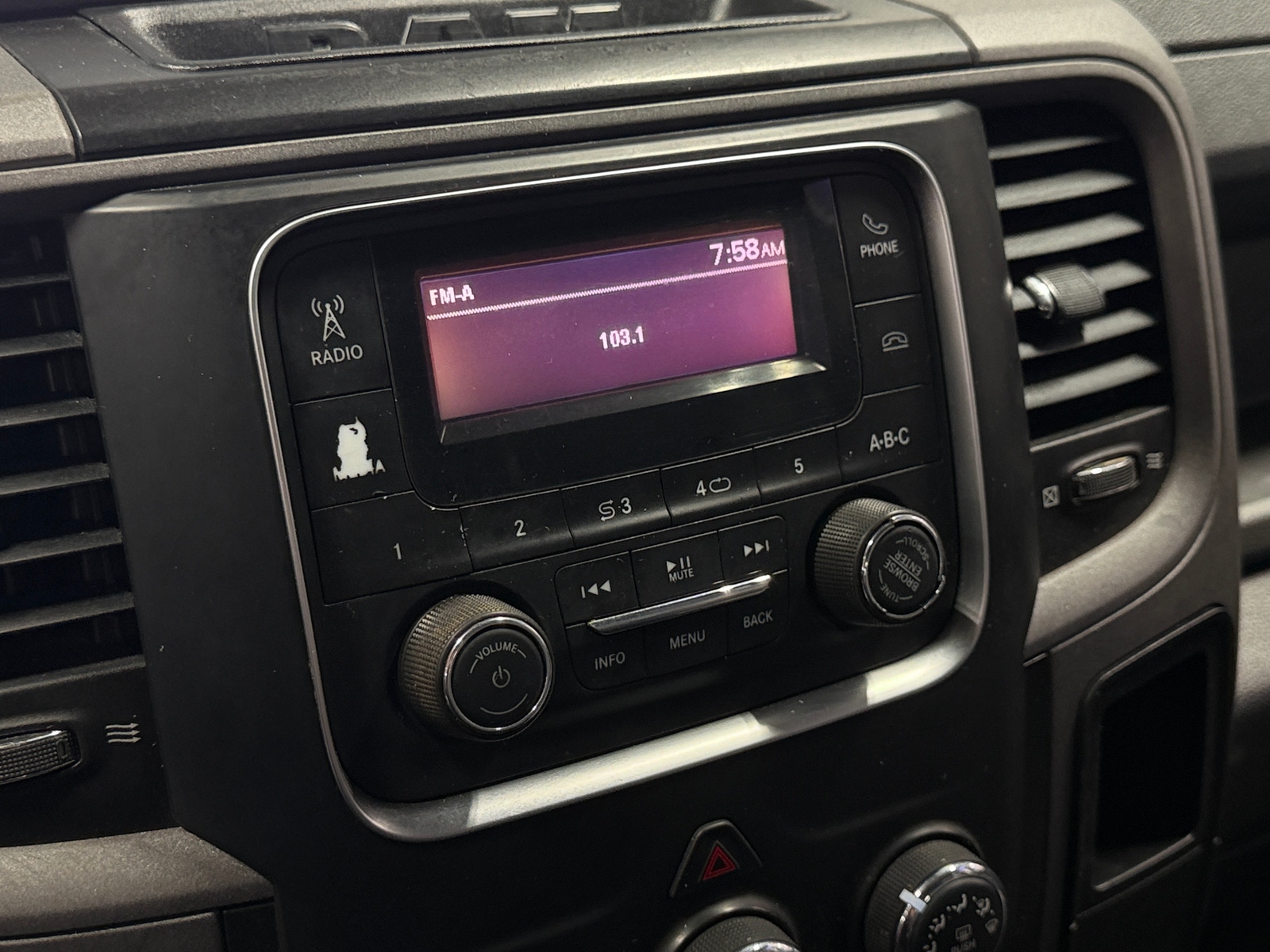 Thumbnail: 2019 RAM 1500 Classic - 4