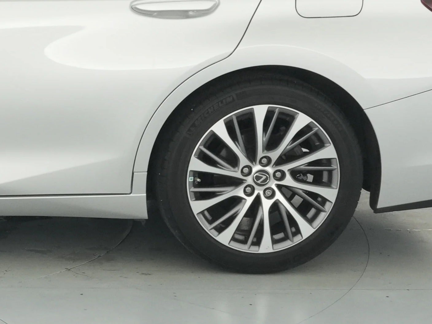 2020 Lexus ES 350 - Photo 11