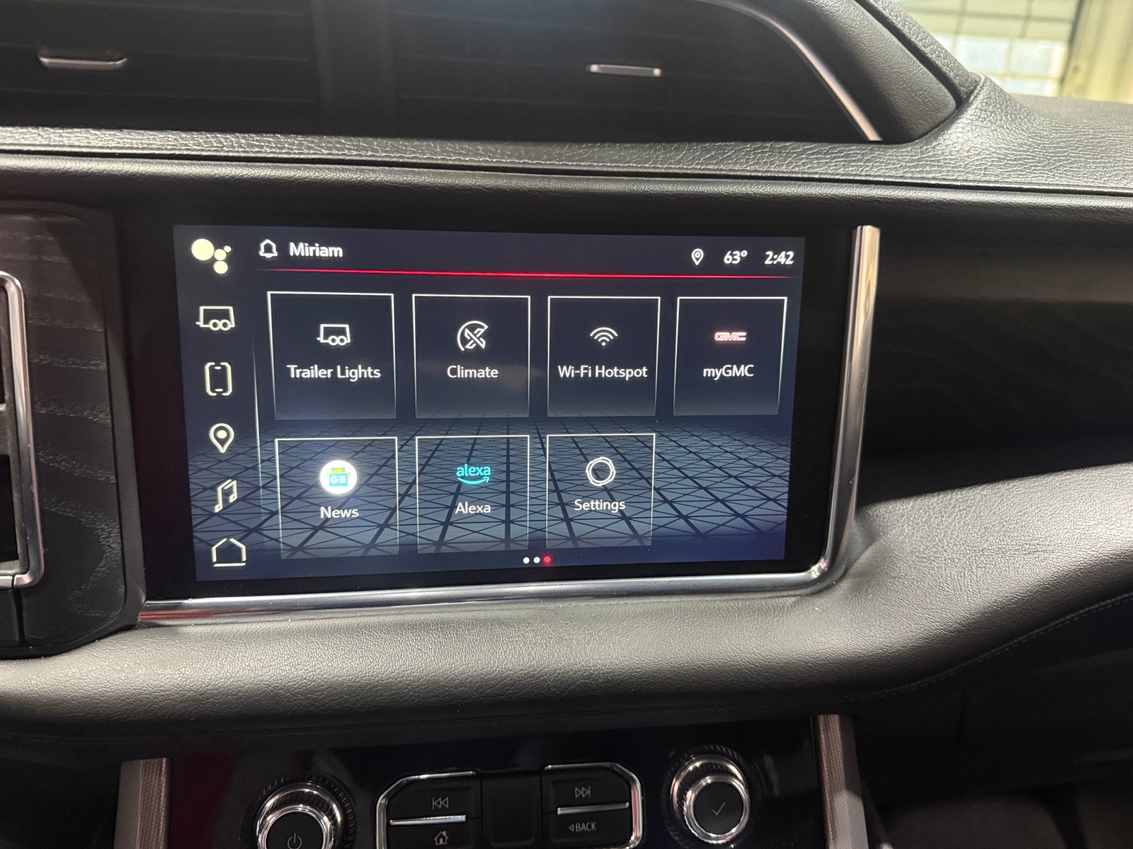 Thumbnail: 2022 GMC Yukon XL - 3