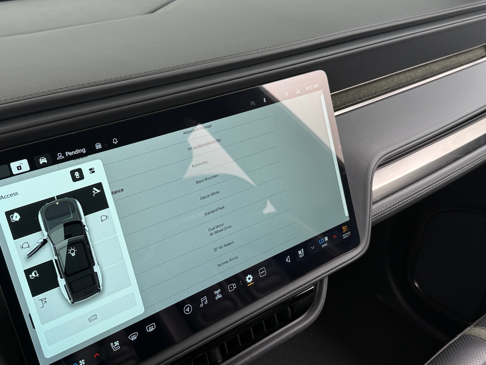 Thumbnail: 2025 Rivian R1S - 3