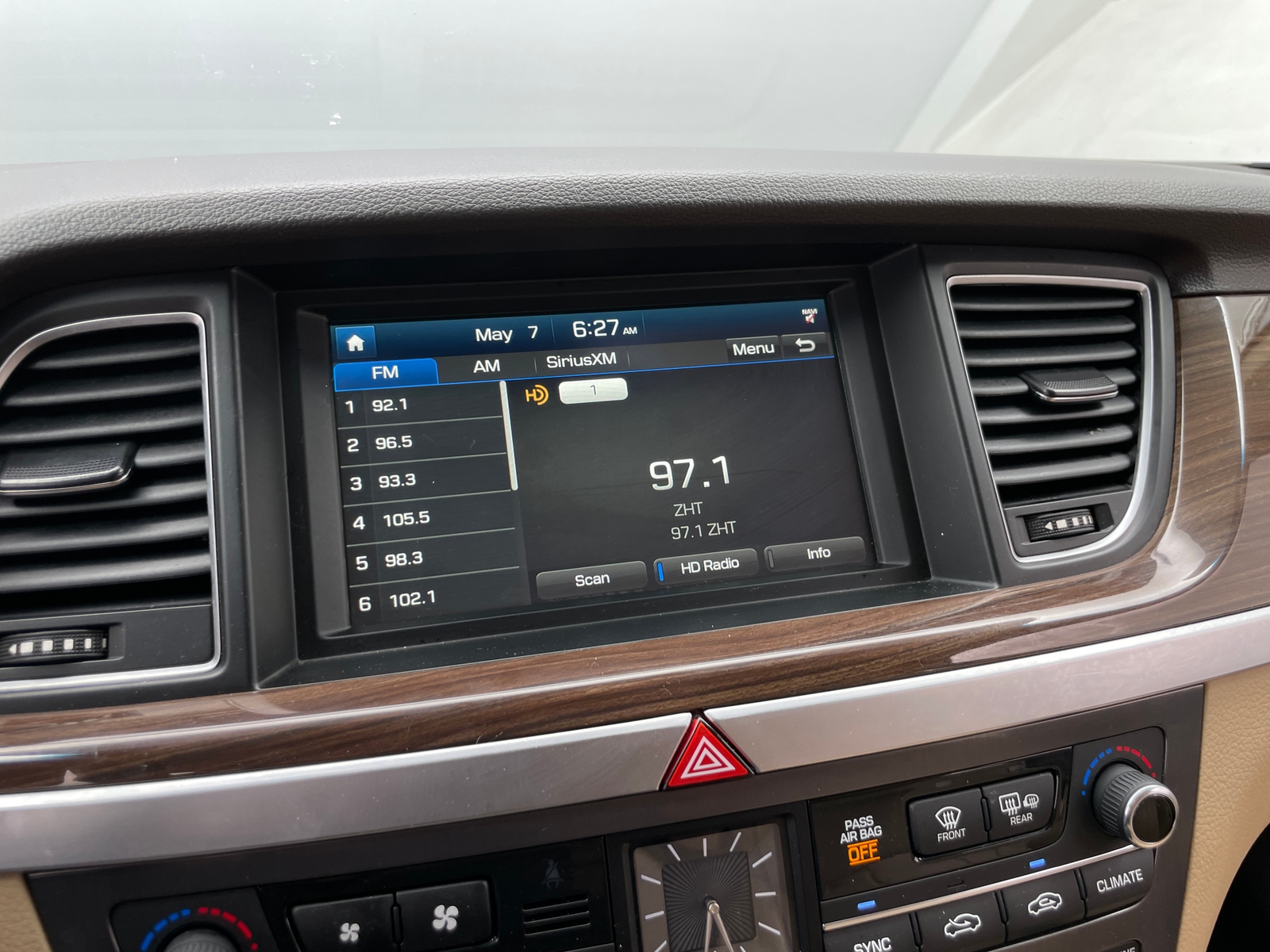 Thumbnail: 2015 Hyundai Genesis - 3