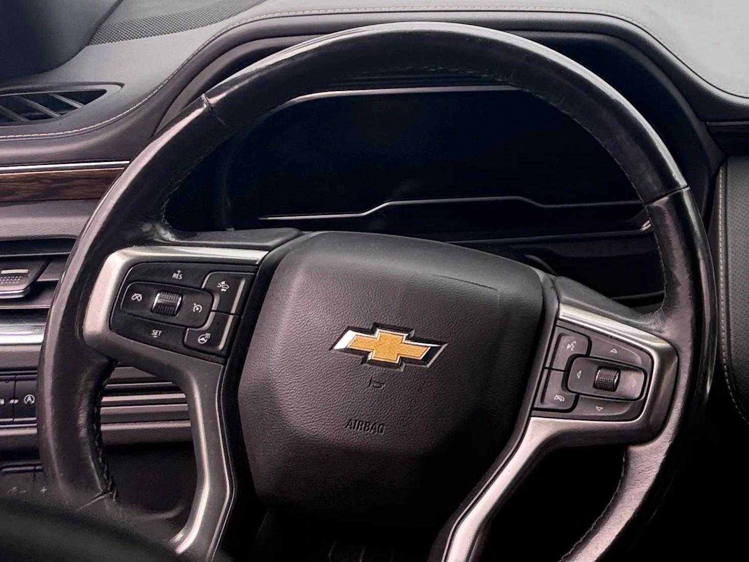 Thumbnail: 2023 Chevrolet Suburban - 4