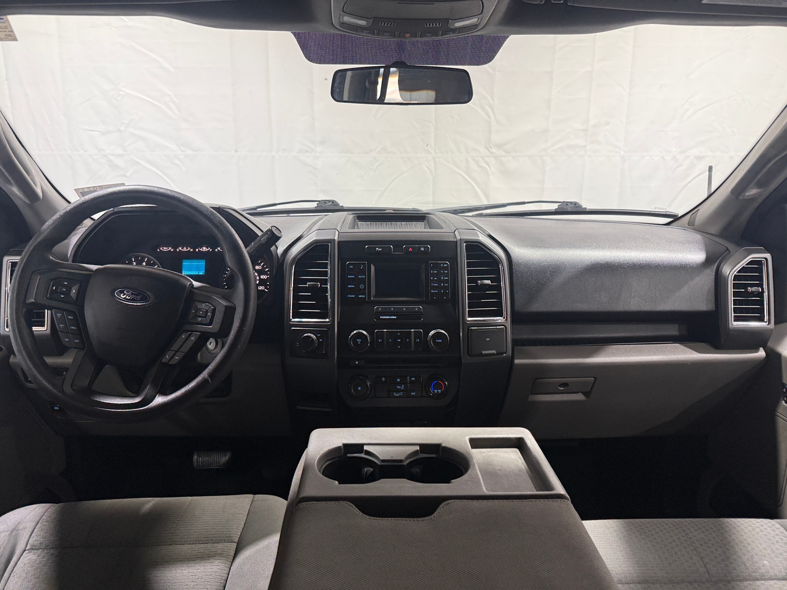 Thumbnail: 2016 Ford Econoline - 3