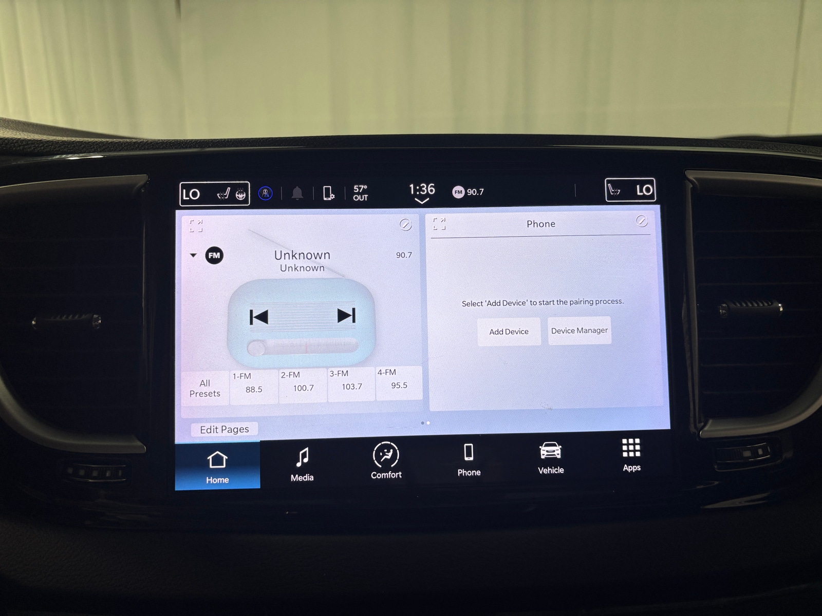 Thumbnail: 2023 Chrysler Pacifica - 3