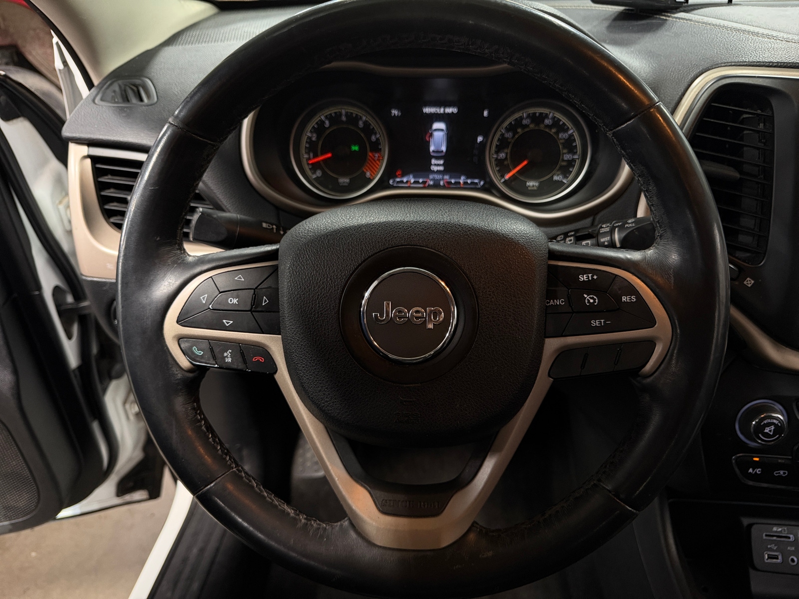 Thumbnail: 2015 Jeep Cherokee - 4