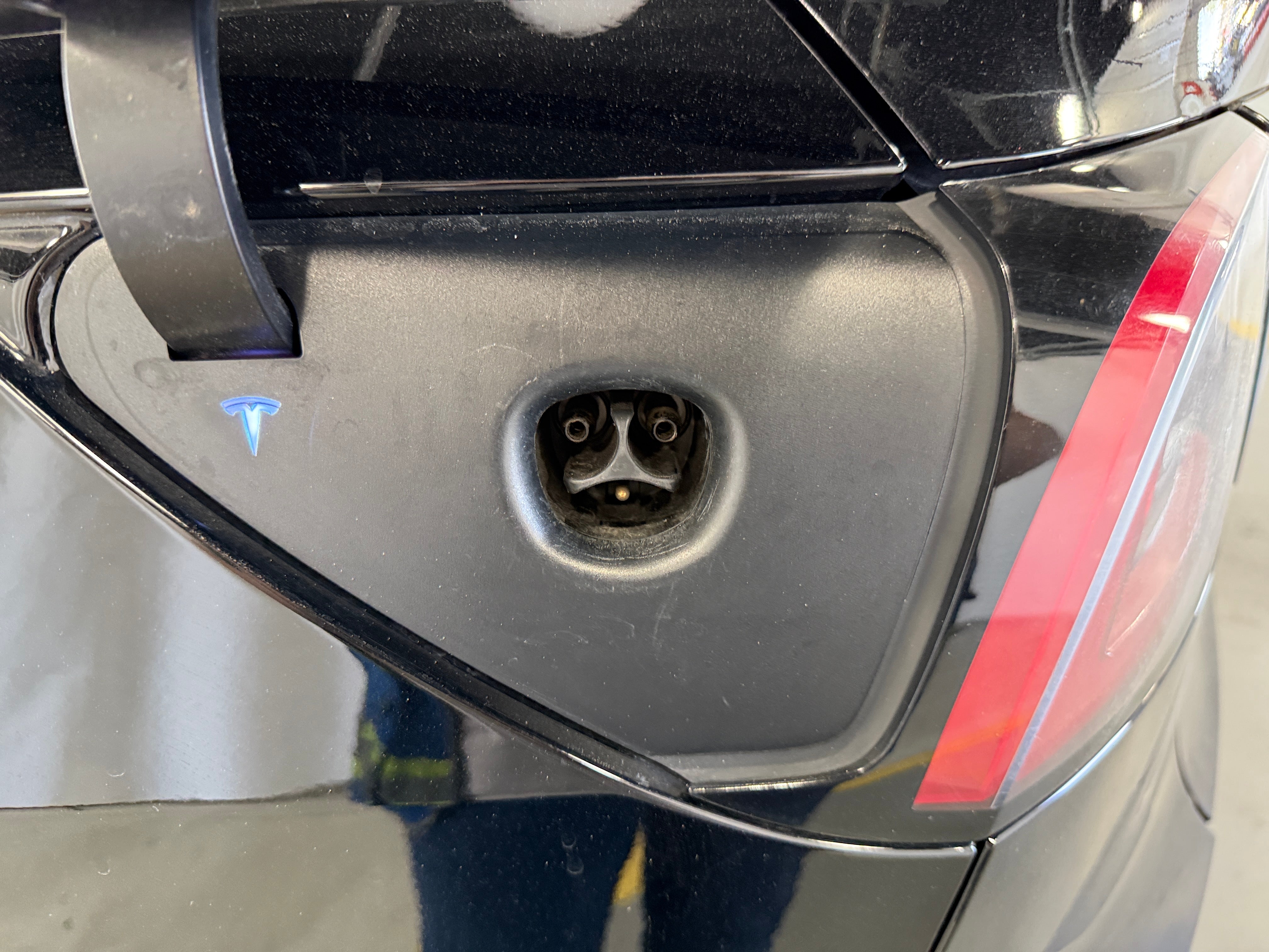 Used 2022 Tesla Model Y Long Range with VIN 7SAYGDEEXNF481154 for sale in Oak Creek, WI