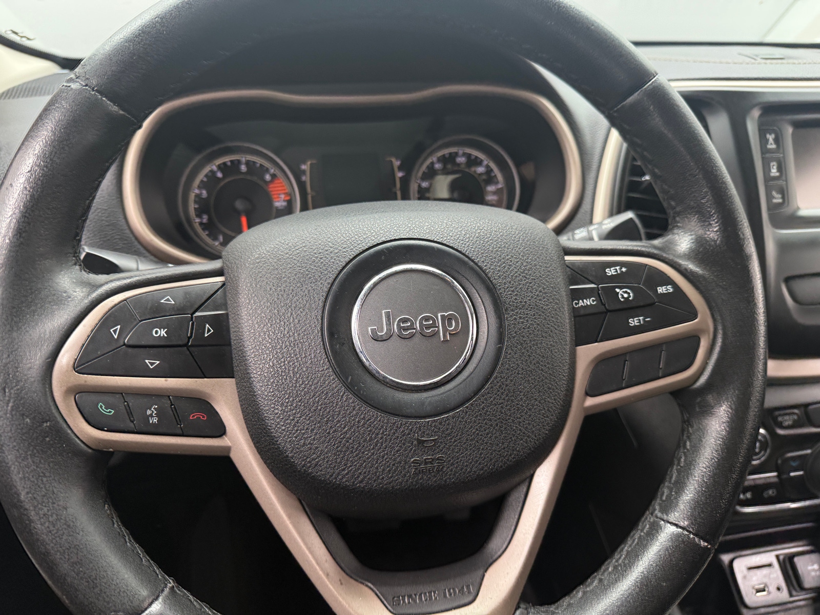 Thumbnail: 2017 Jeep Cherokee - 5