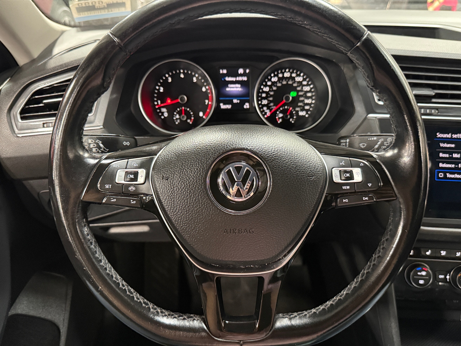 Thumbnail: 2019 Volkswagen Tiguan - 4
