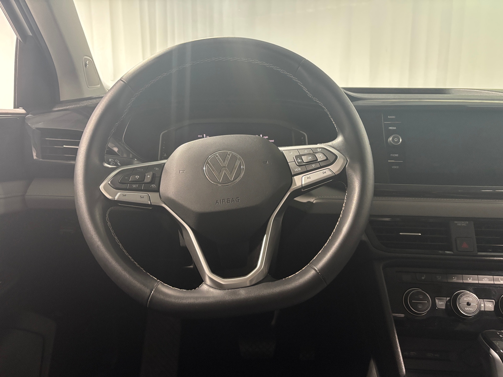 Thumbnail: 2022 Volkswagen Taos - 5