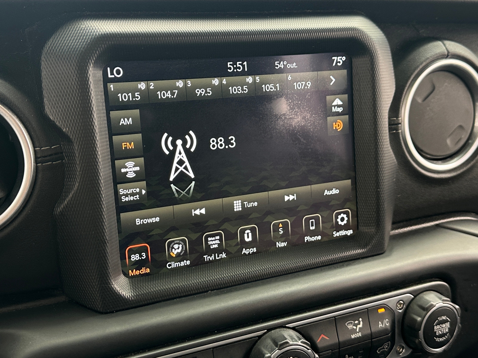 Thumbnail: 2020 Jeep Gladiator - 3