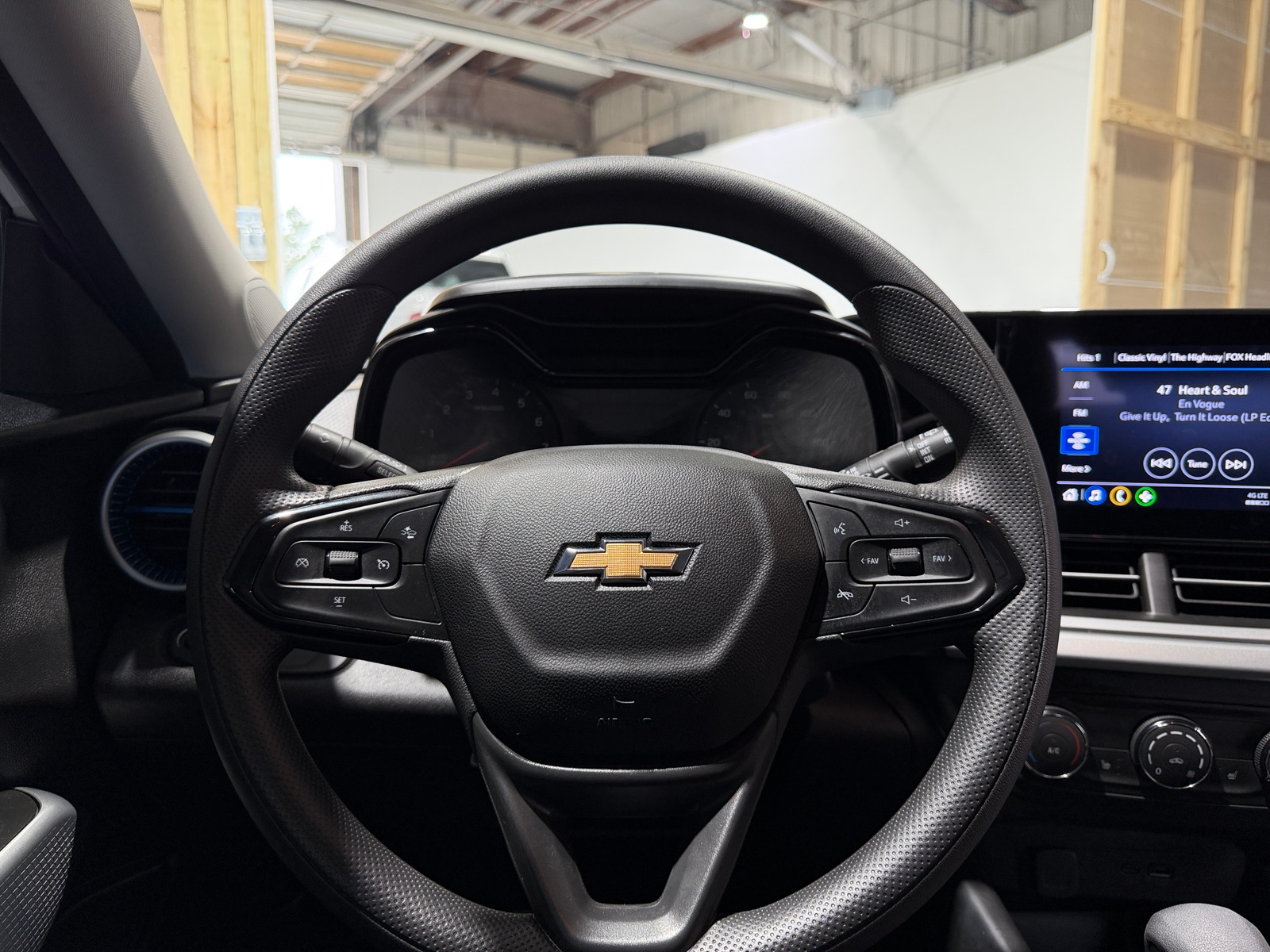 Thumbnail: 2025 Chevrolet Trax - 5