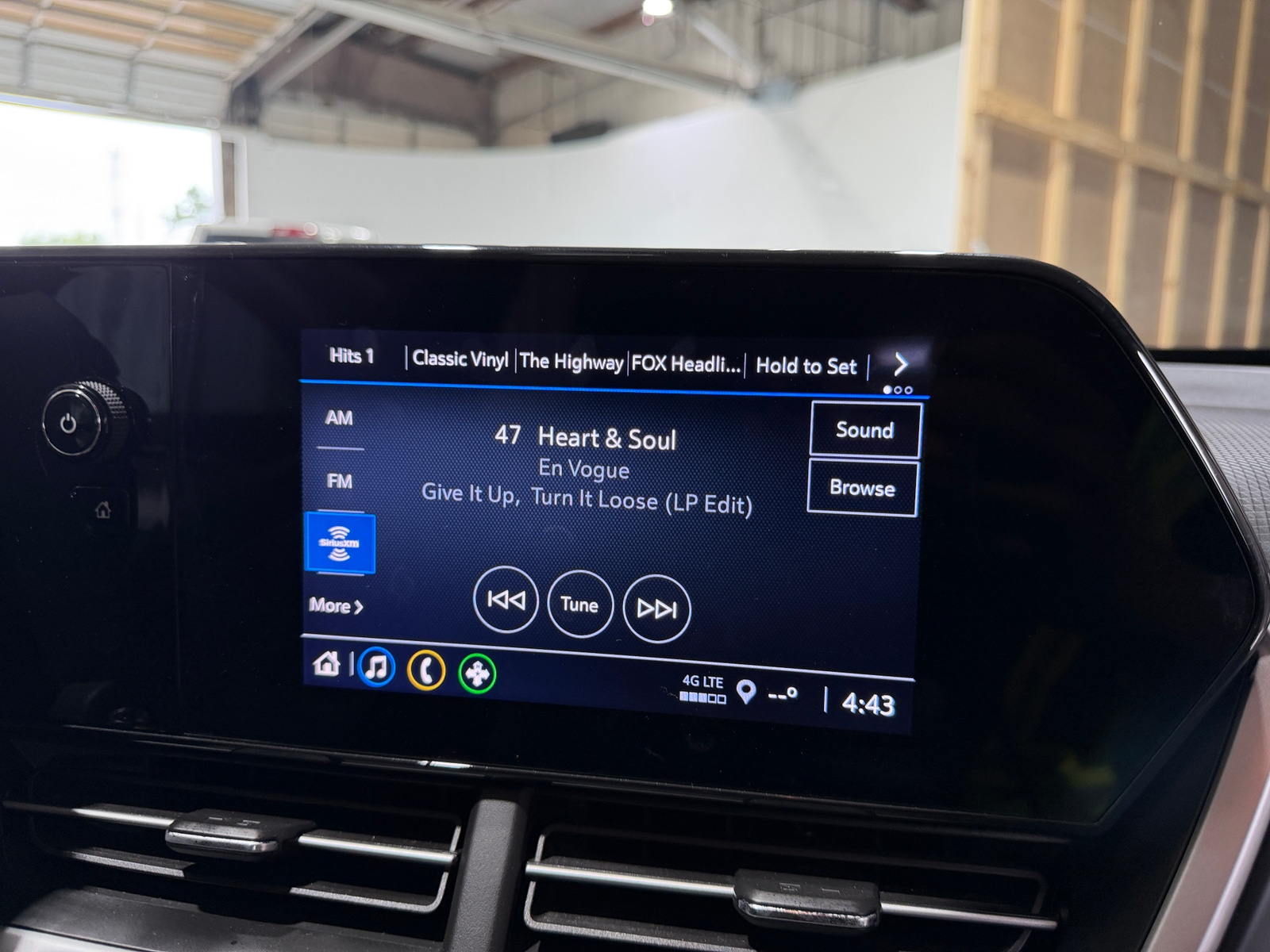 Thumbnail: 2025 Chevrolet Trax - 4