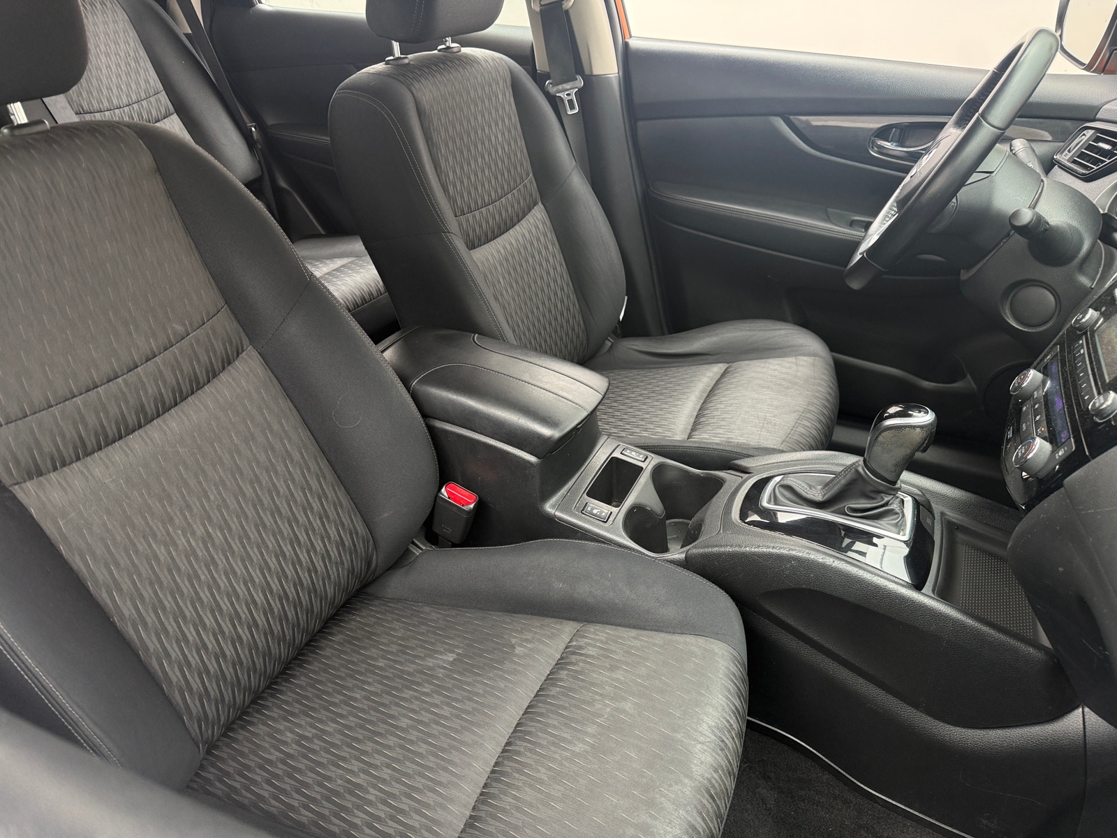 Thumbnail: 2017 Nissan Rogue - 2