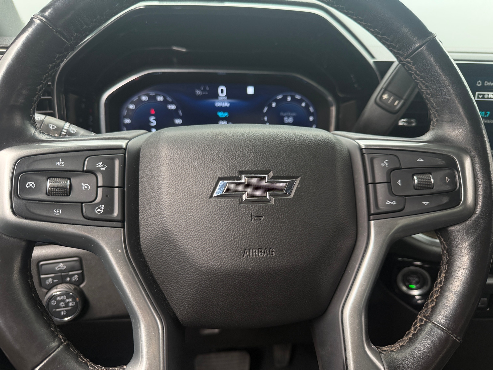 Thumbnail: 2022 Chevrolet Silverado 1500 - 5
