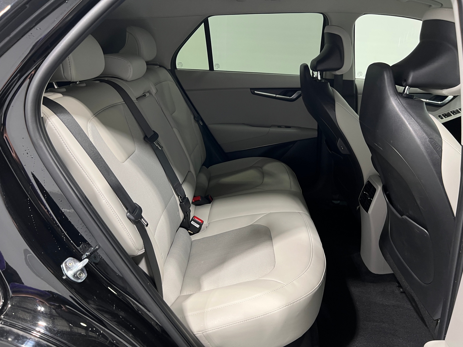 Thumbnail: 2023 Kia Niro - 6