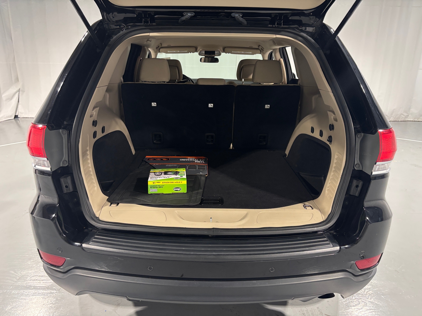 Thumbnail: 2019 Jeep Grand Cherokee - 7