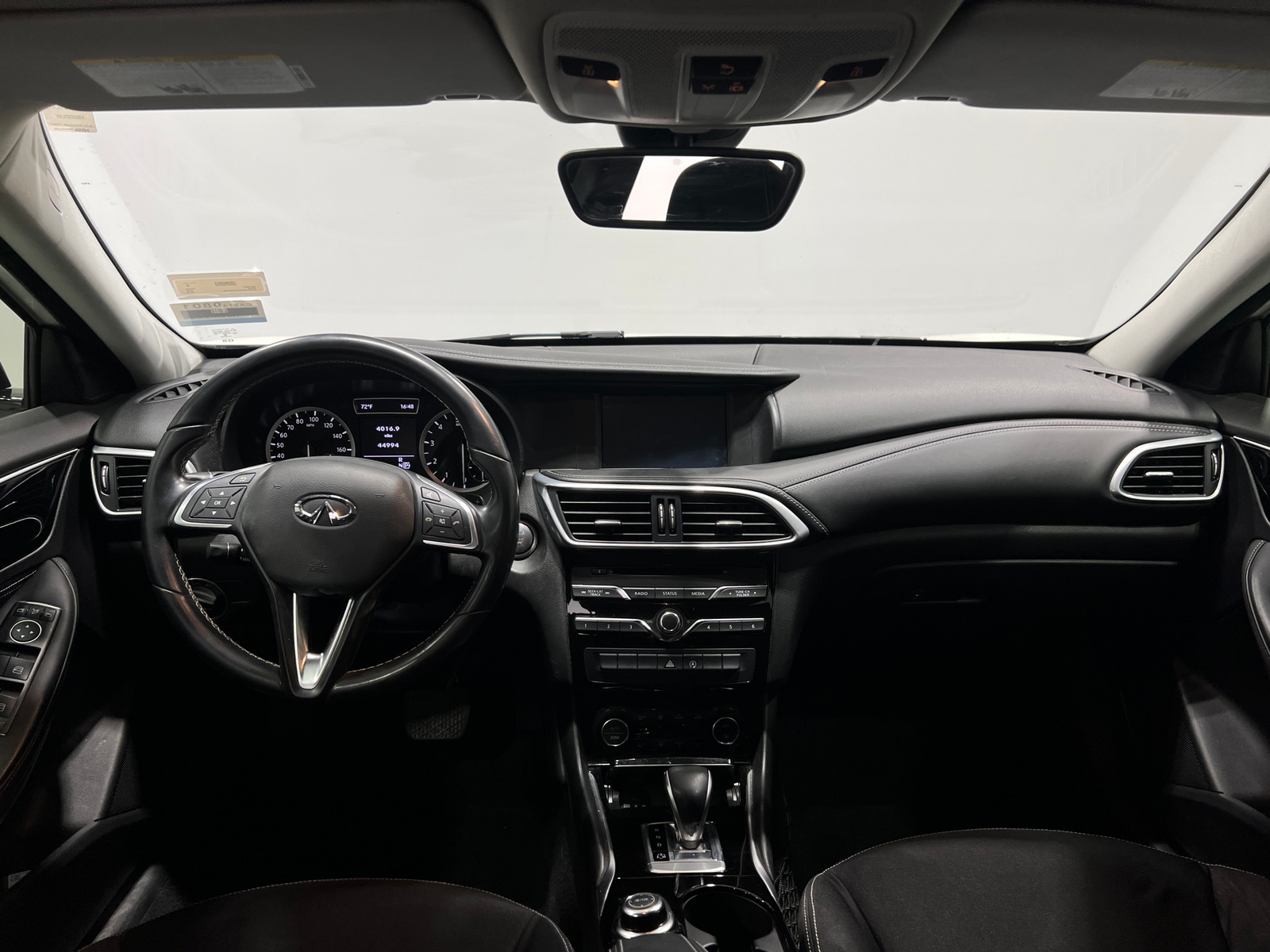 Thumbnail: 2018 INFINITI QX30 - 3