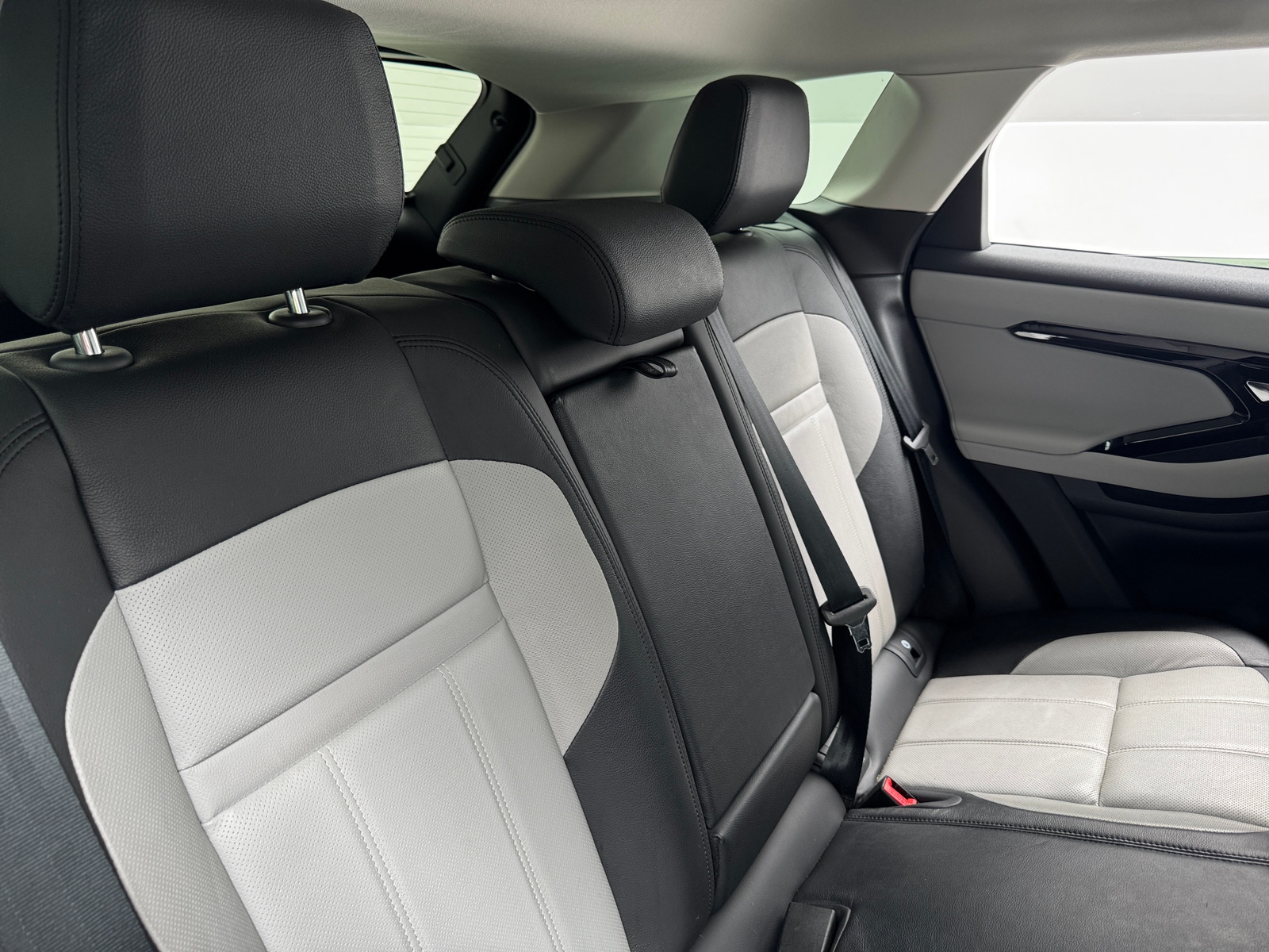 Thumbnail: 2024 Land Rover Range Rover Evoque - 5