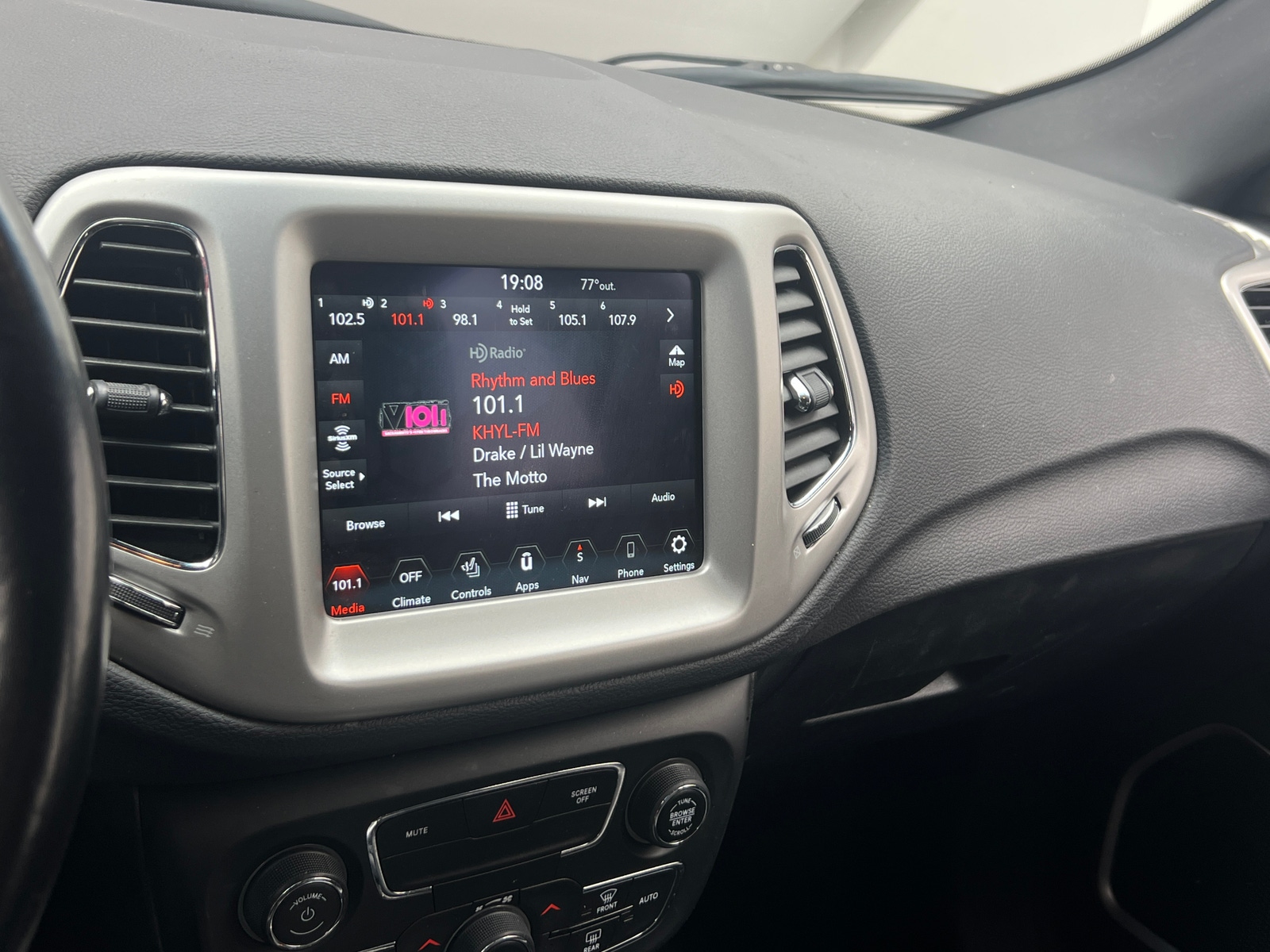 Thumbnail: 2021 Jeep Compass - 3