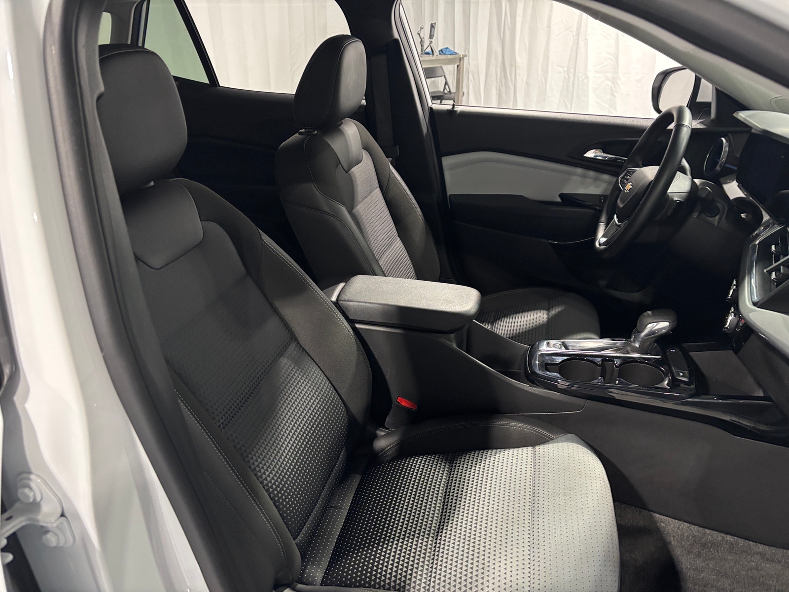 Thumbnail: 2025 Chevrolet Trax - 2