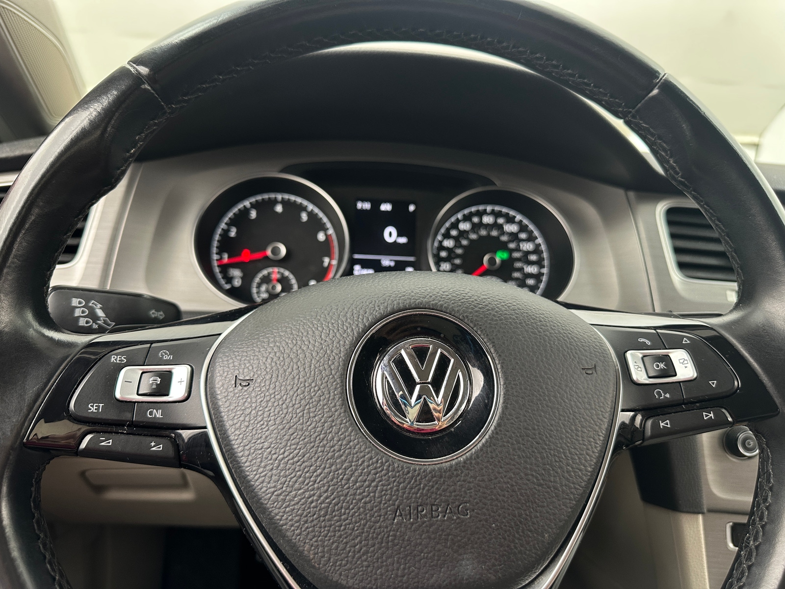Thumbnail: 2016 Volkswagen e-Golf - 5