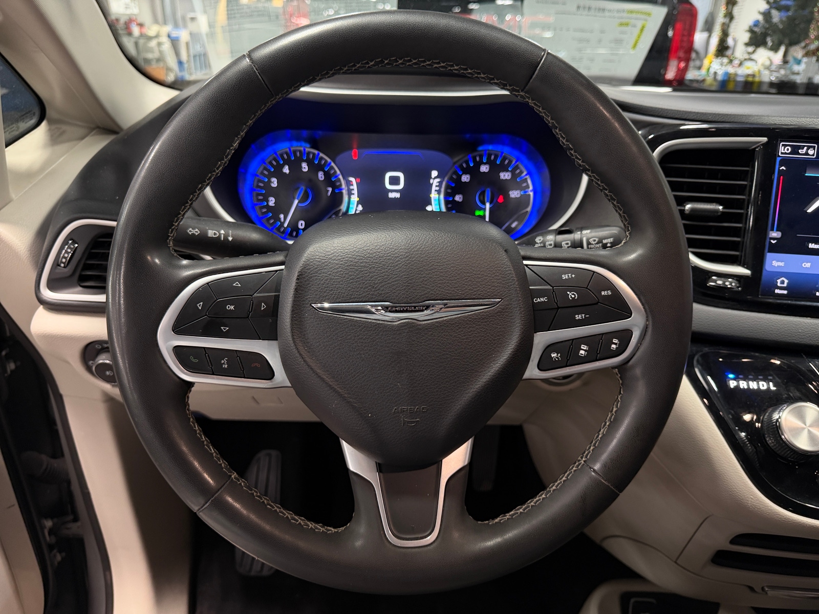 Thumbnail: 2023 Chrysler Pacifica - 4