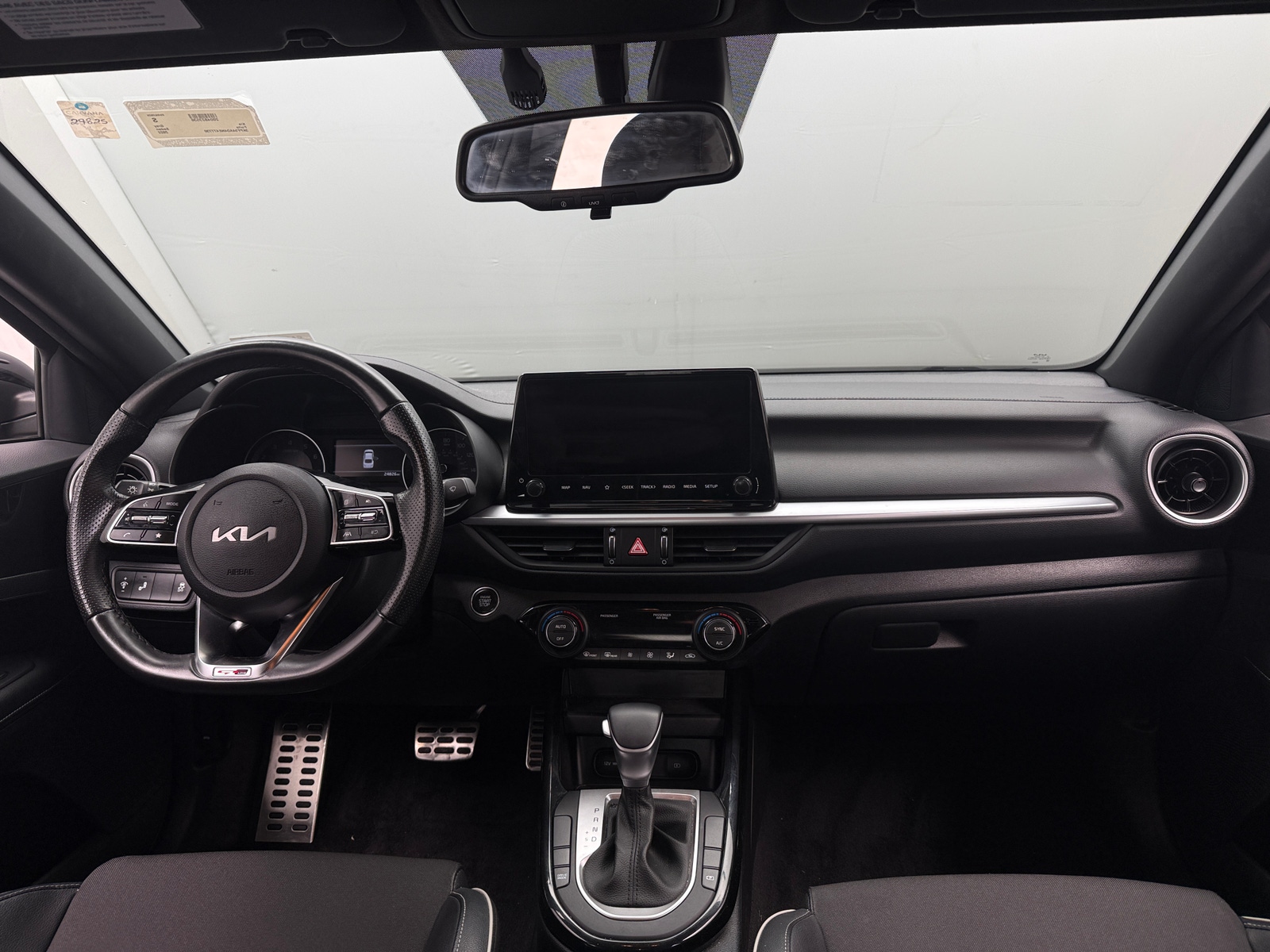 Thumbnail: 2022 Kia Forte - 3