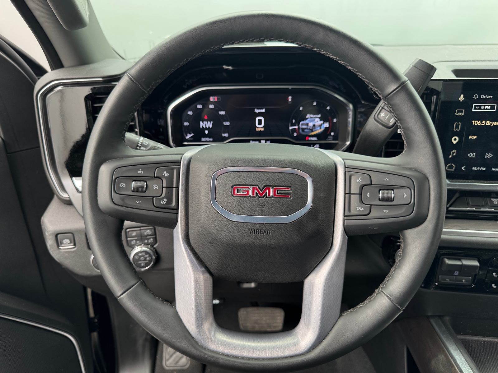 Thumbnail: 2025 GMC Sierra 2500 - 4