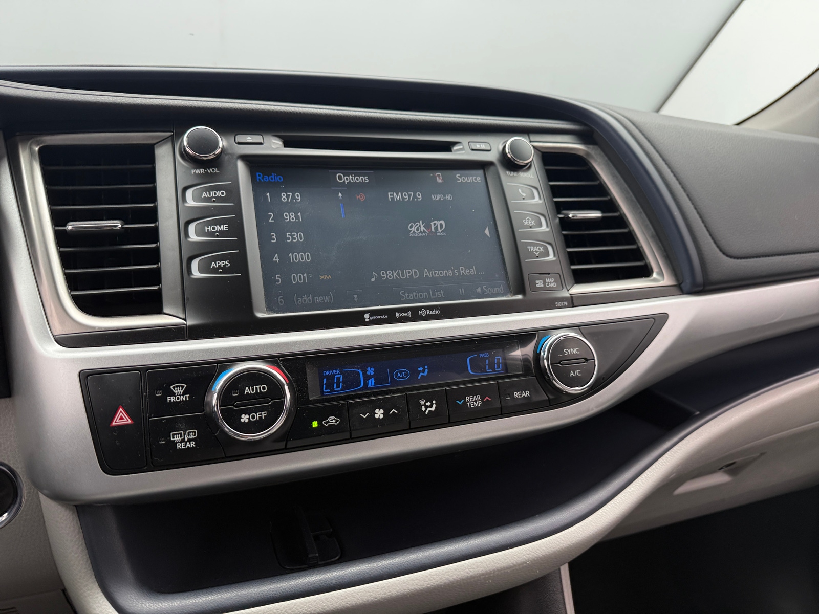 Thumbnail: 2018 Toyota Highlander - 3