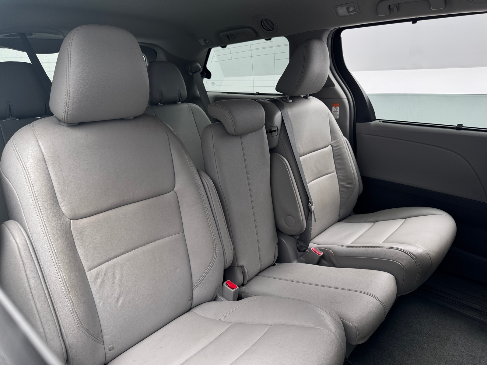 Thumbnail: 2017 Toyota Sienna - 5