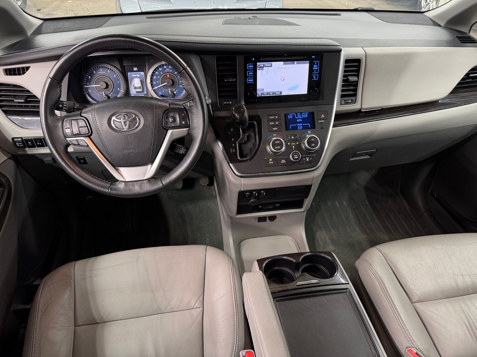 Thumbnail: 2017 Toyota Sienna - 2
