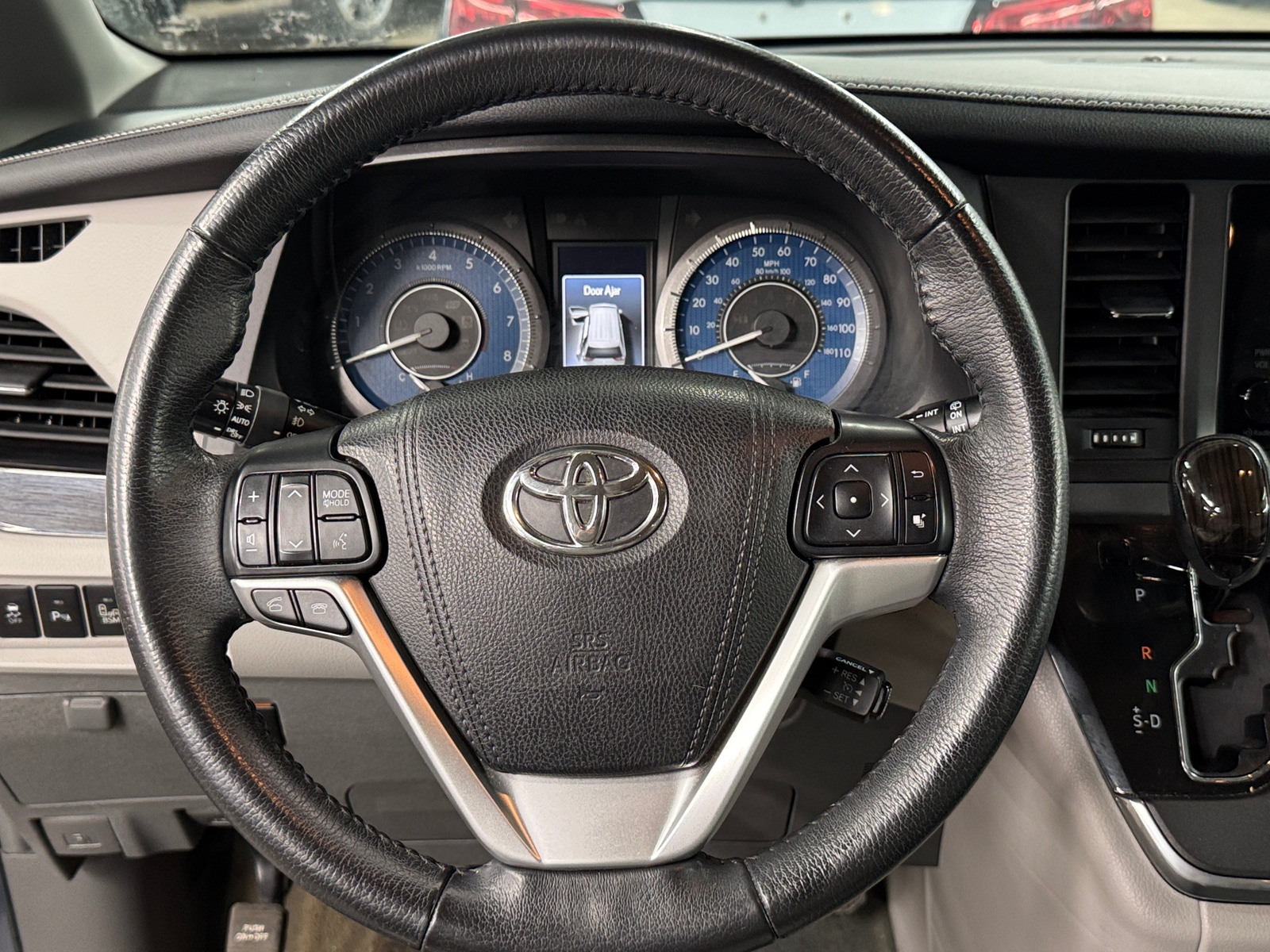 Thumbnail: 2017 Toyota Sienna - 4