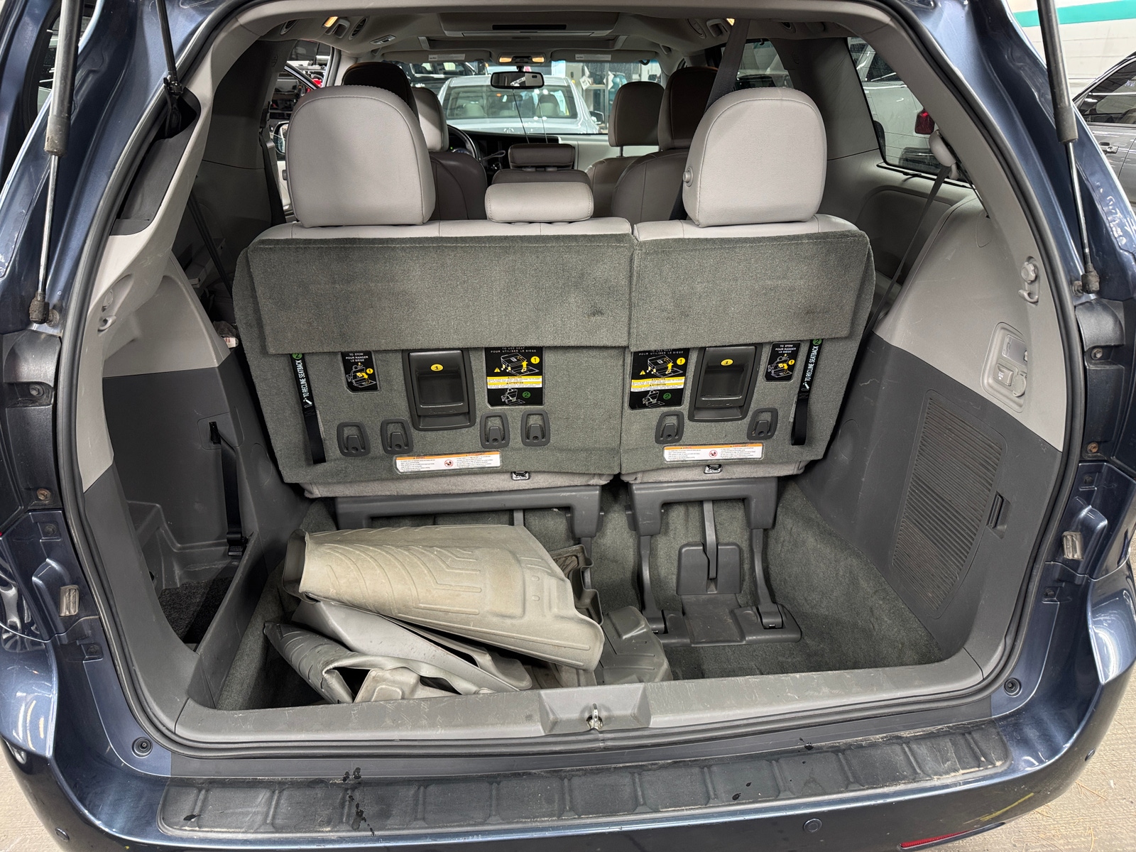 Thumbnail: 2017 Toyota Sienna - 6