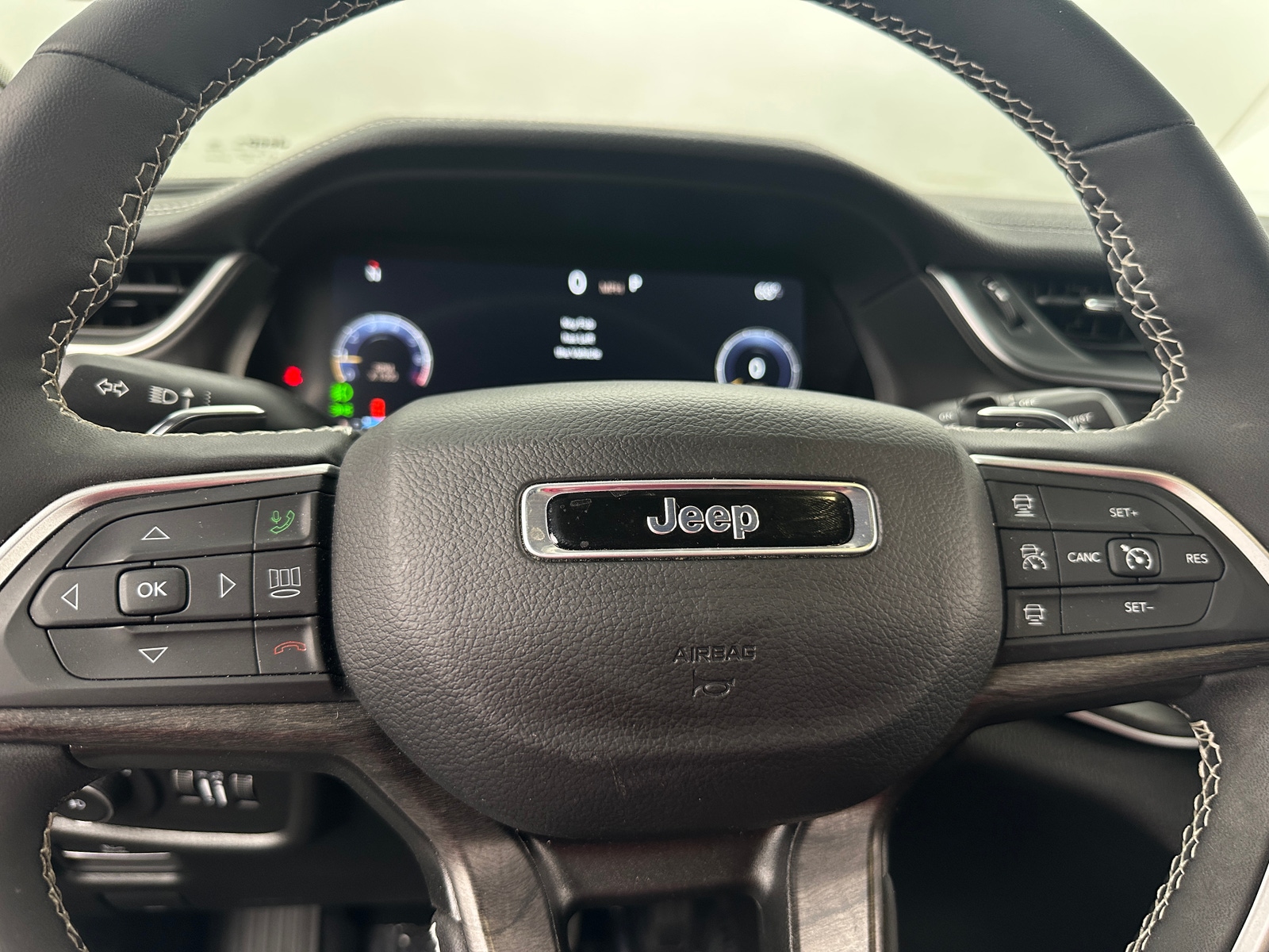 Thumbnail: 2024 Jeep Grand Cherokee L - 4