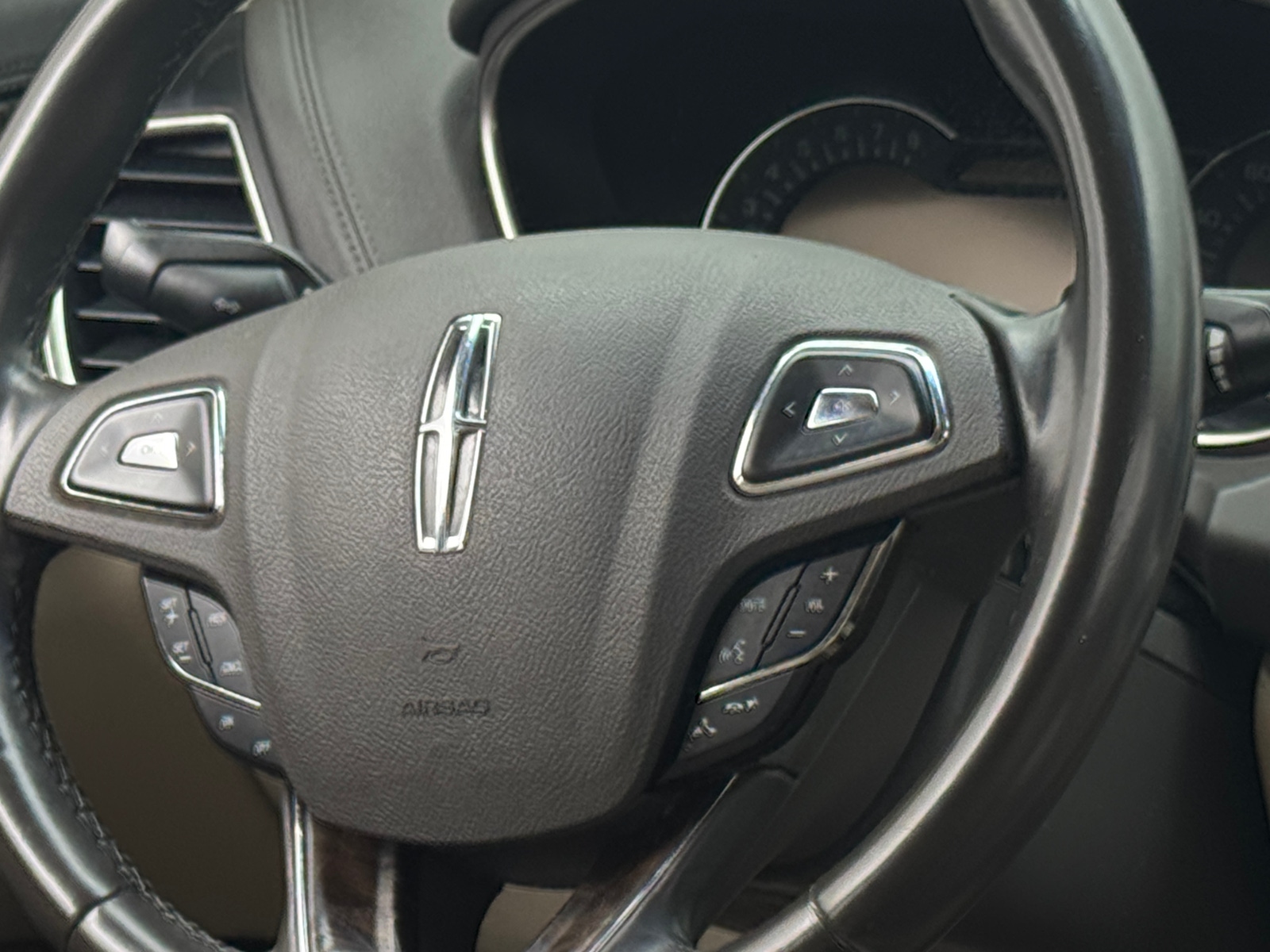 Thumbnail: 2016 Lincoln MKX - 4