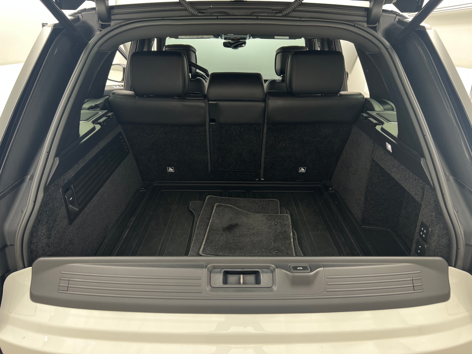 Thumbnail: 2020 Land Rover Range Rover - 6