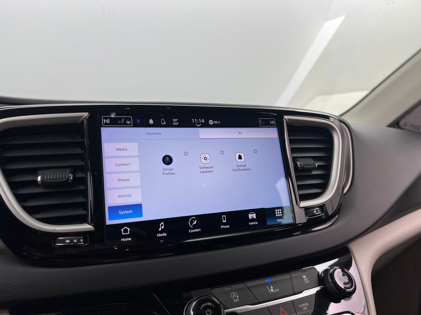 Thumbnail: 2022 Chrysler Pacifica - 3