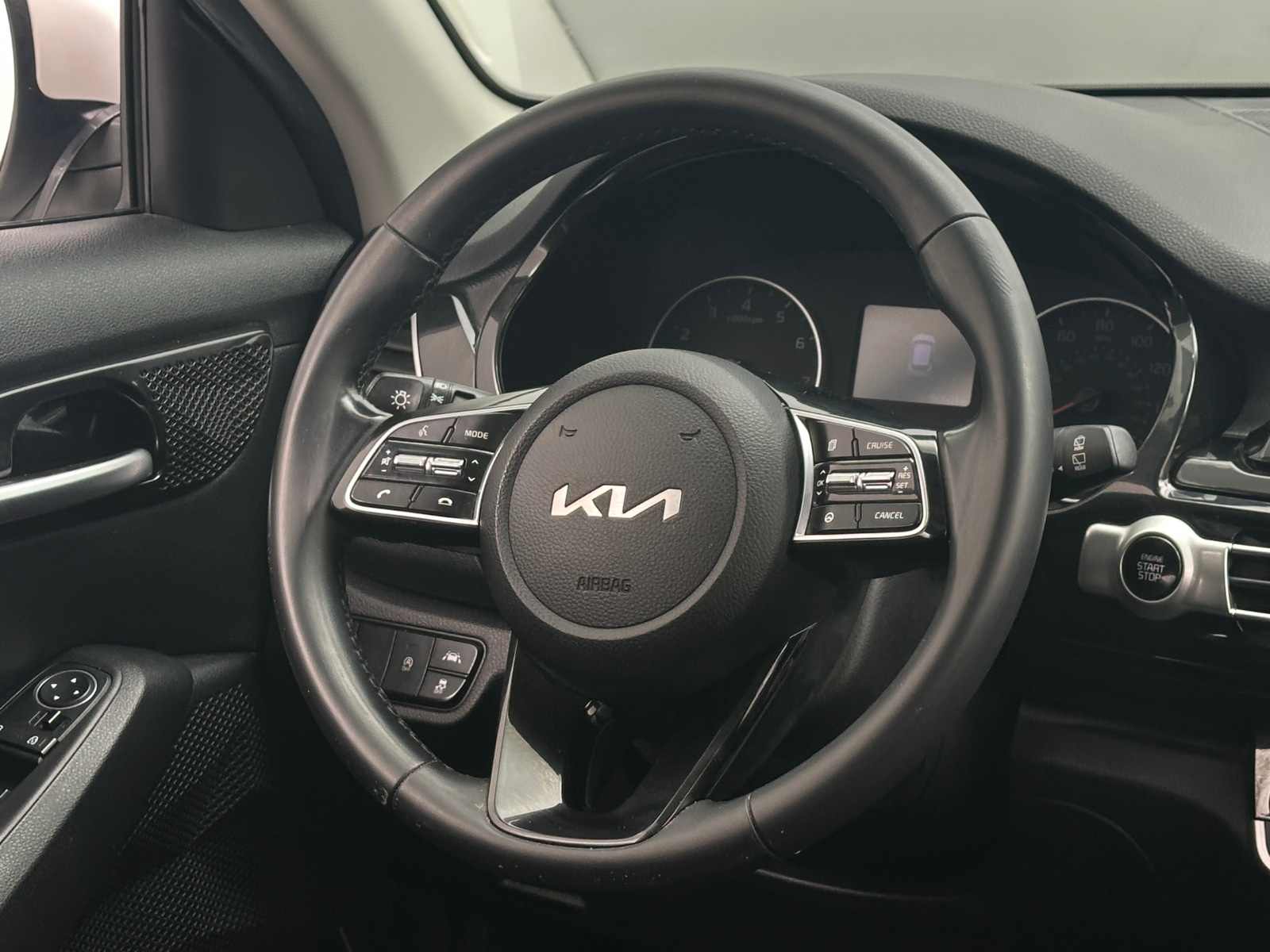 Thumbnail: 2022 Kia Seltos - 4