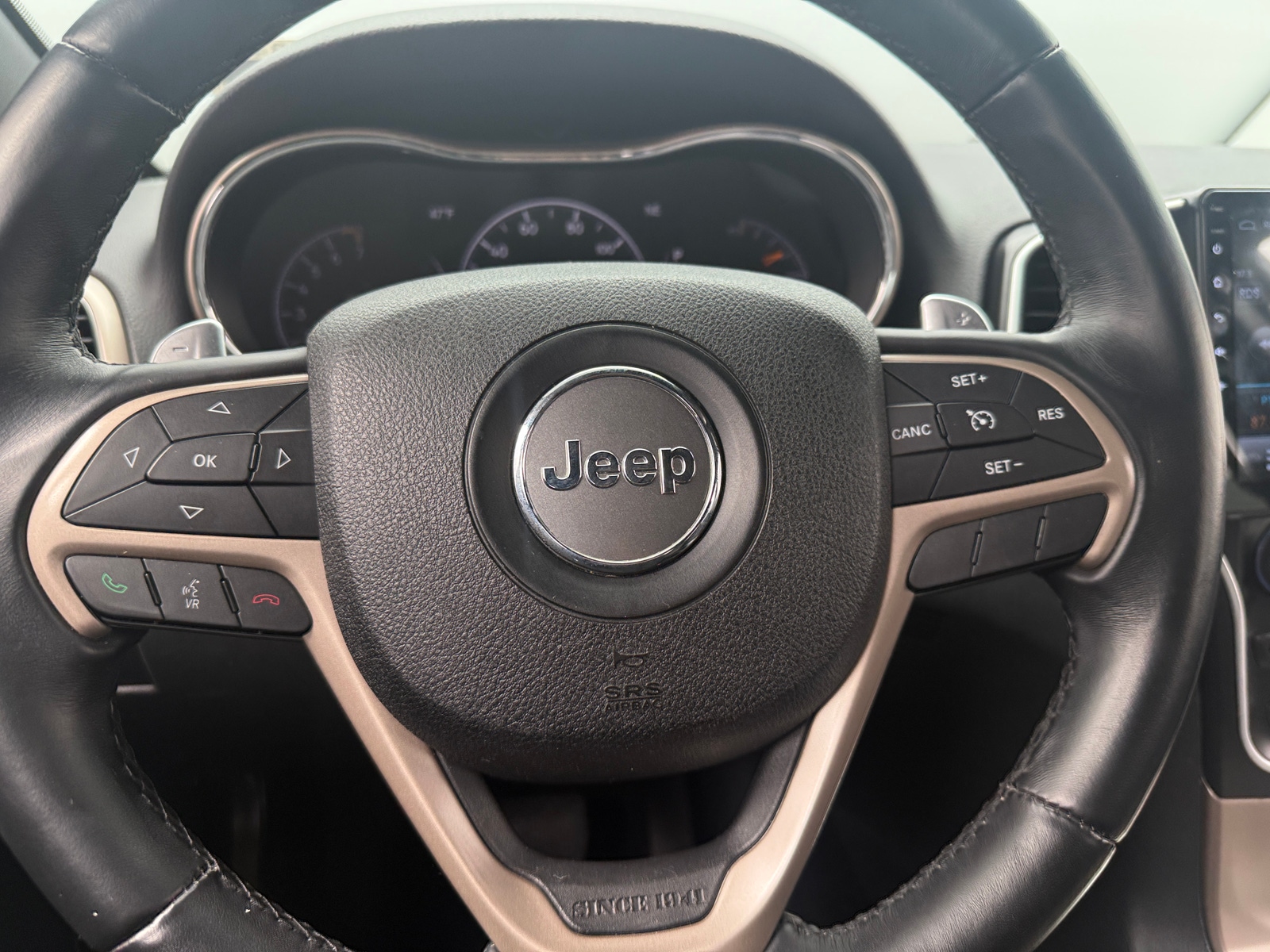 Thumbnail: 2017 Jeep Grand Cherokee - 5